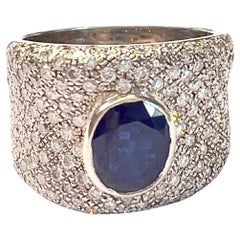 Contemporary 20th Century Diamond and Sapphire Gold Ring