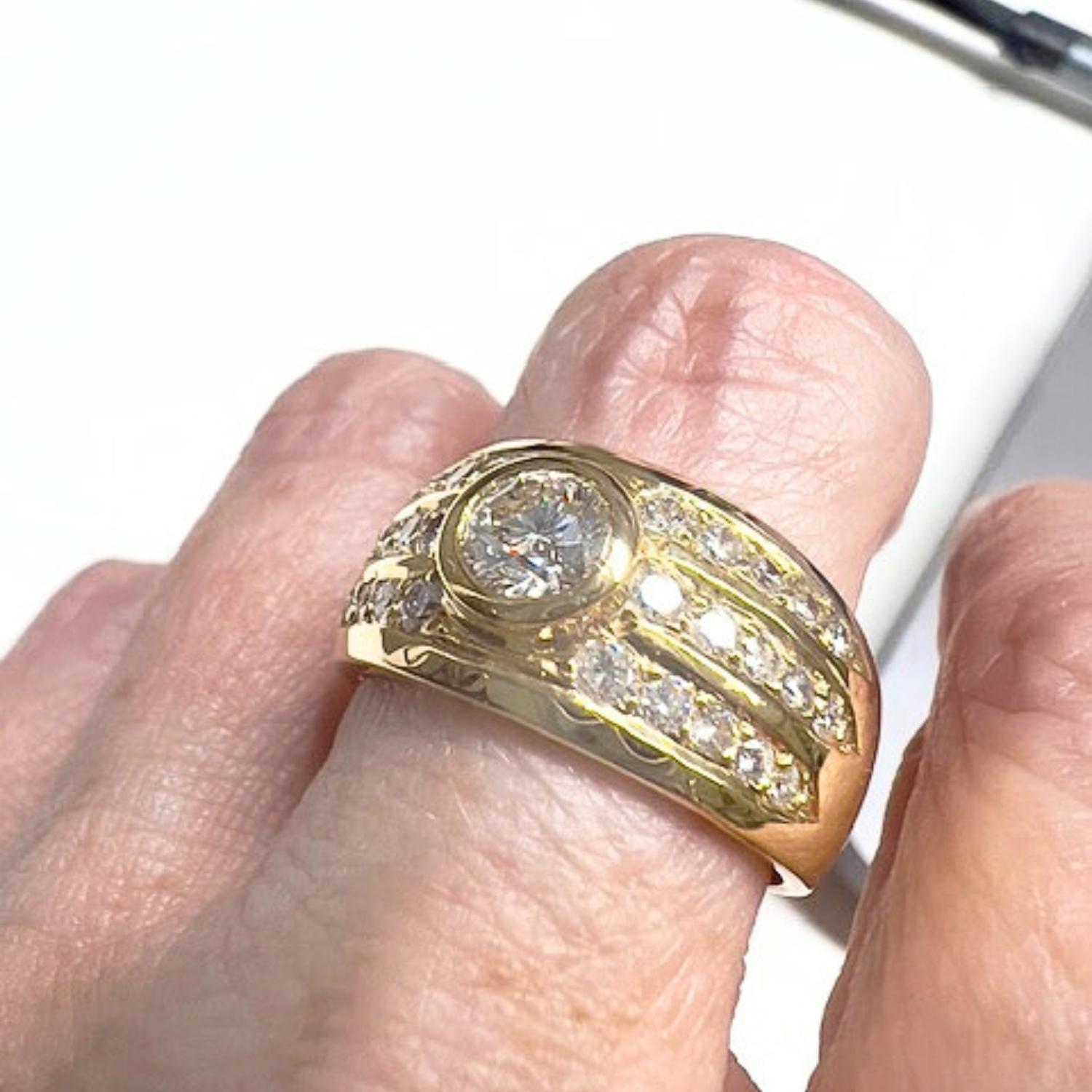 Women's Contemporary 20th Century Diamond Gold Ring For Sale