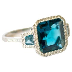 Anello in oro 18 carati con diamante da 0,30 carati e topazio da 4,01 carati del XX secolo contemporaneo