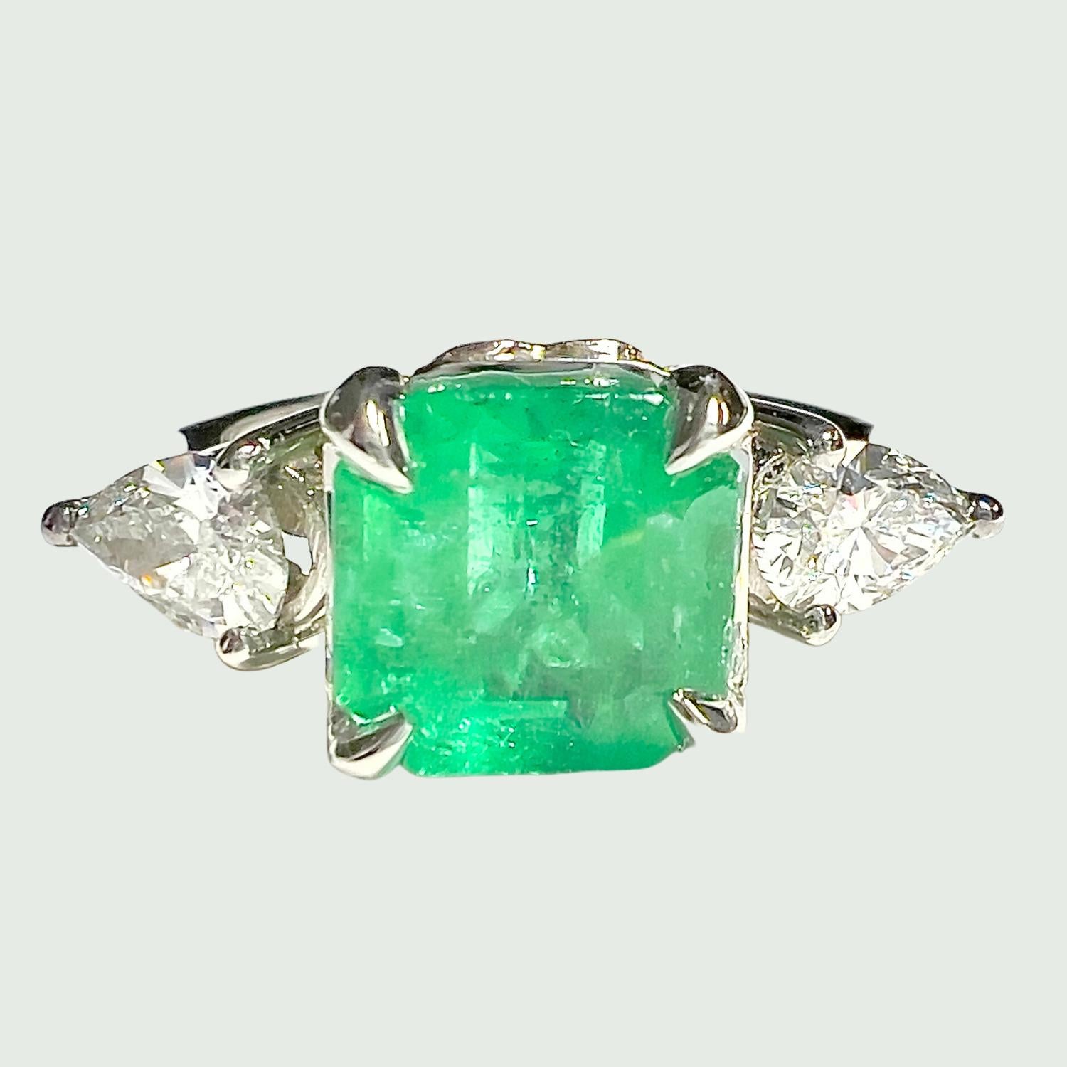 Women's 1.62 carat Diamond and 3.82 carat Emerald Cluster Ring For Sale