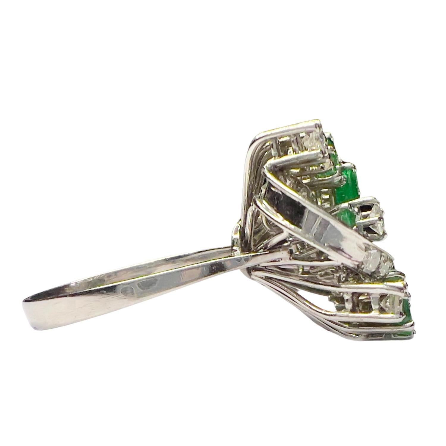 A beautiful contemporary ring from the 20th century, featuring a stunning combination of diamonds and Colombian emeralds, set in 18k gold. This piece is a timeless addition to any collection.

**IN STOCK**

Technical Details:

Weight: 8.96