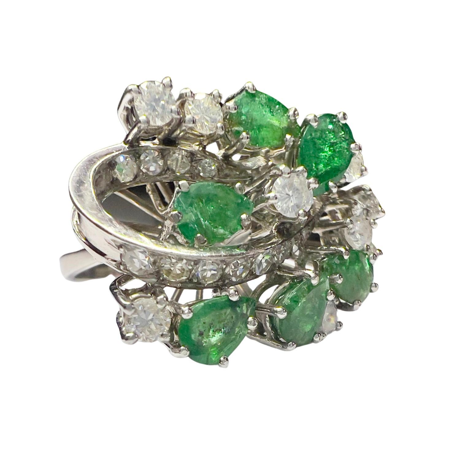 Contemporary 20th Century Ring 1 ct Diamonds & 1.80 ct Emeralds in 18k Gold In Good Condition For Sale In MADRID, ES