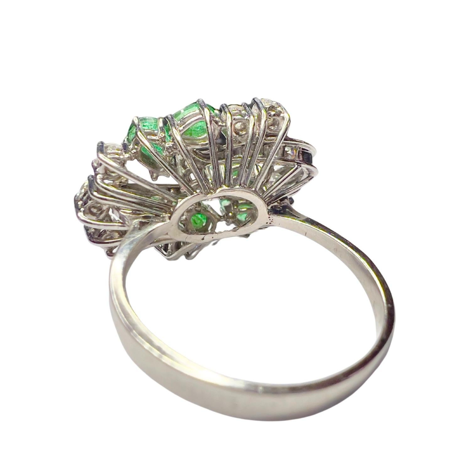 Contemporary 20th Century Ring 1 ct Diamonds & 1.80 ct Emeralds in 18k Gold For Sale 2