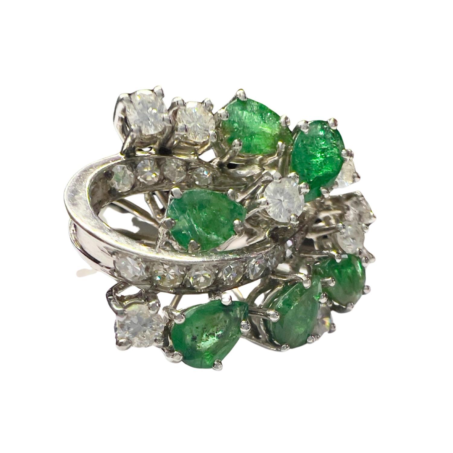 Contemporary 20th Century Ring 1 ct Diamonds & 1.80 ct Emeralds in 18k Gold For Sale 3