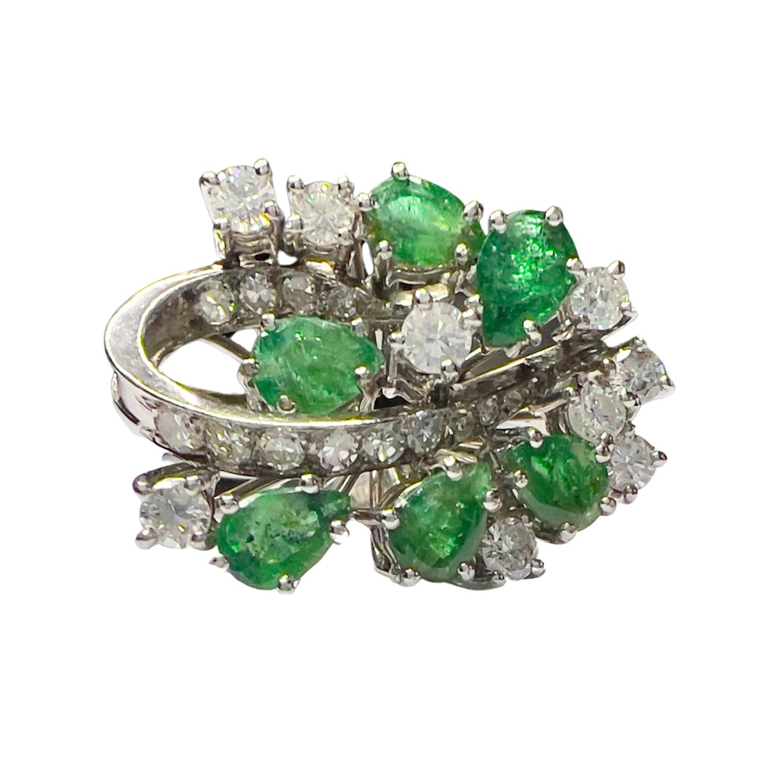 Contemporary 20th Century Ring 1 ct Diamonds & 1.80 ct Emeralds in 18k Gold For Sale 4