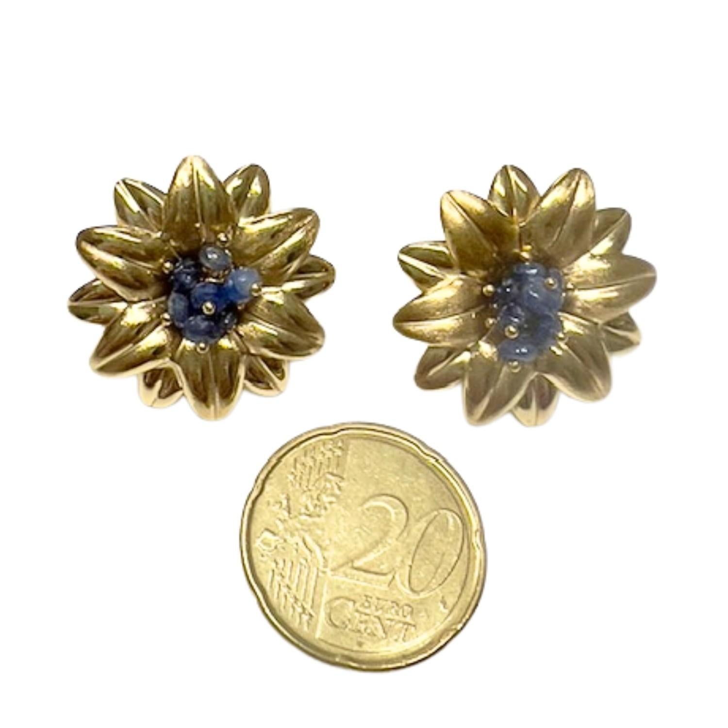 Boucles d'oreilles contemporaines du 20e siècle en or et saphir de 3,6 carats en vente 2
