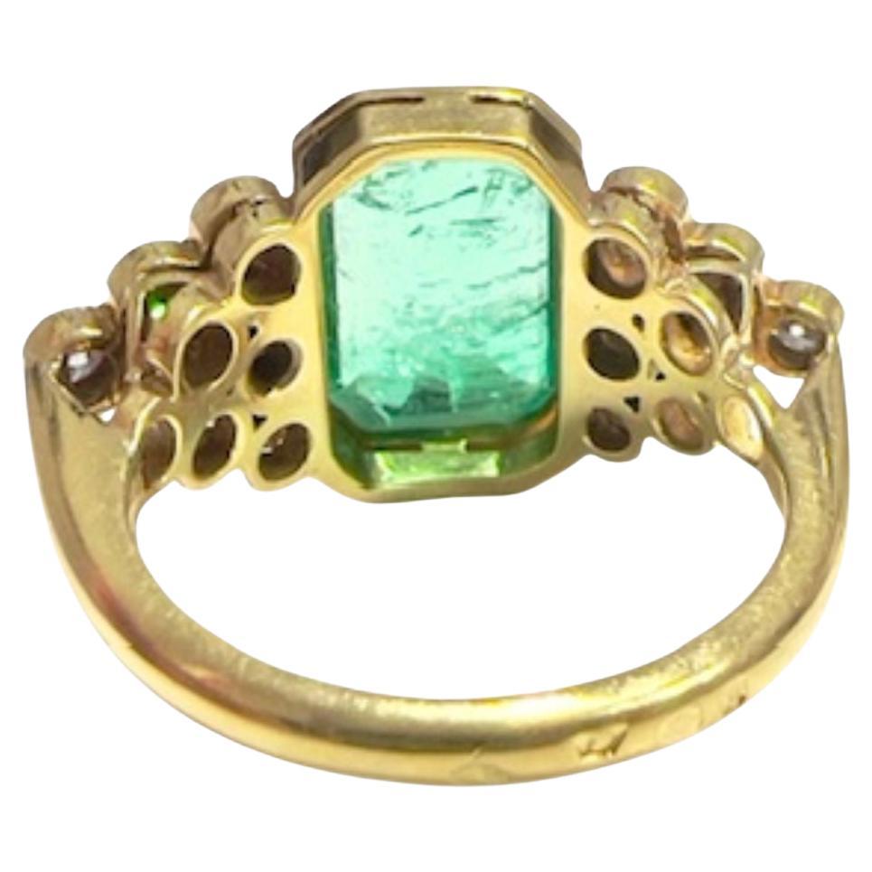 Contemporary 20th-century with central emerald and diamonds yellow Gold Ring

Weight: 7.80 grams
Size: ES 14/ EU54 / US 7
Gemological description:
Baguette-cut emerald center weighing 3.80 ct Origin: Colombia
Diamonds (12) 0.60 cts 
Clarity and