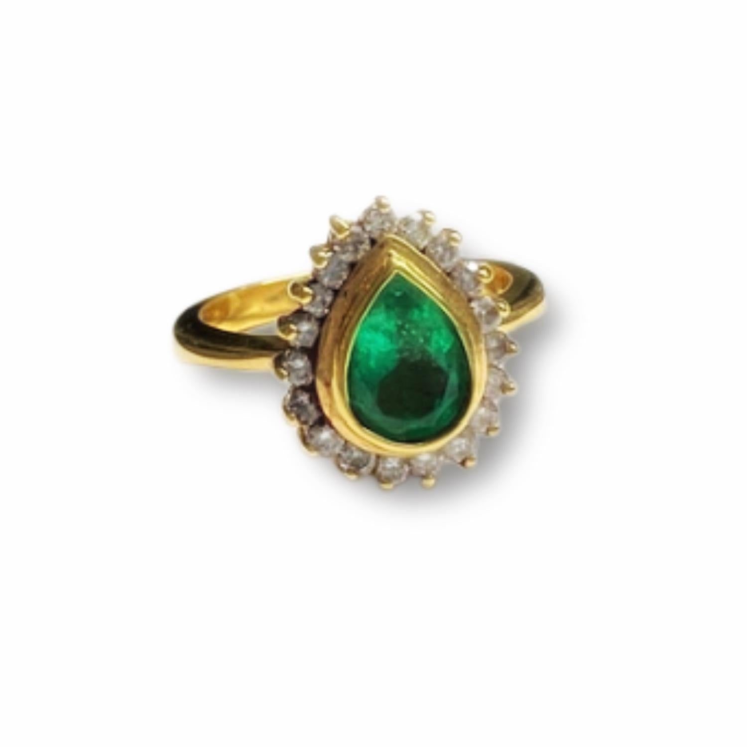 Zeitgenössischer Ring aus Gelbgold mit Diamanten und Smaragd aus dem 20. Damen im Angebot