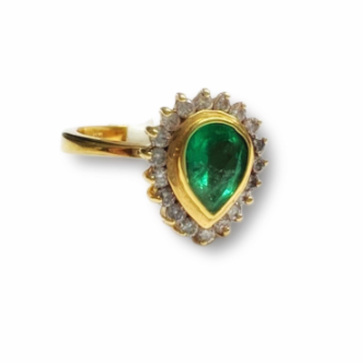 Contemporary 20th Century with Diamonds and Emerald Yellow Gold Ring For Sale 1