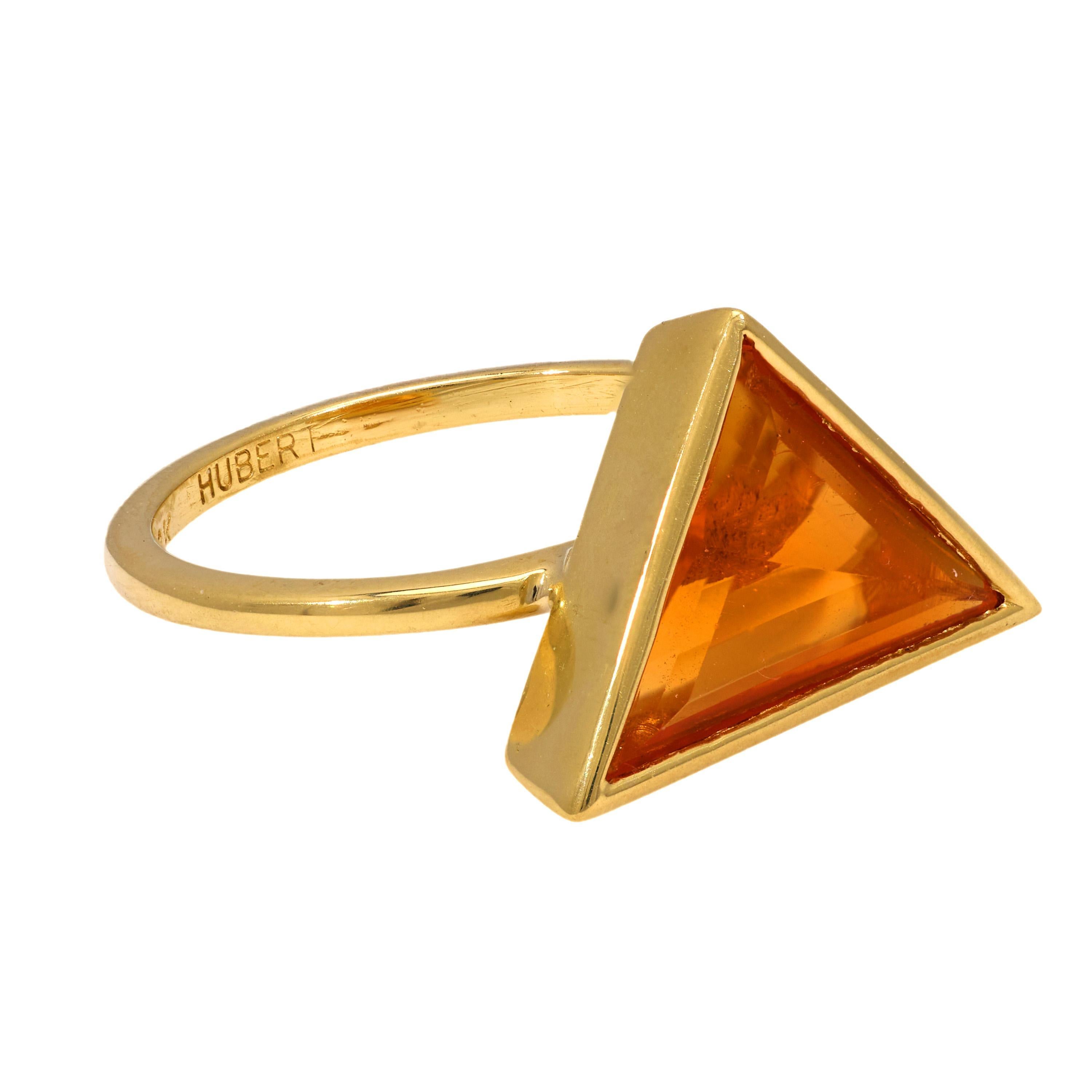 Women's Contemporary 2.10 carat fire opal 18k yellow gold bezel ring For Sale
