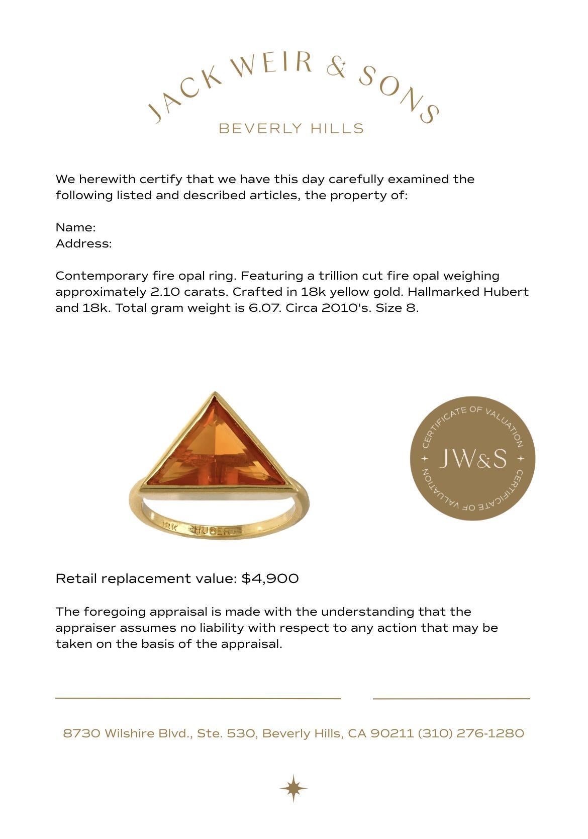 Contemporary 2.10 carat fire opal 18k yellow gold bezel ring For Sale 1
