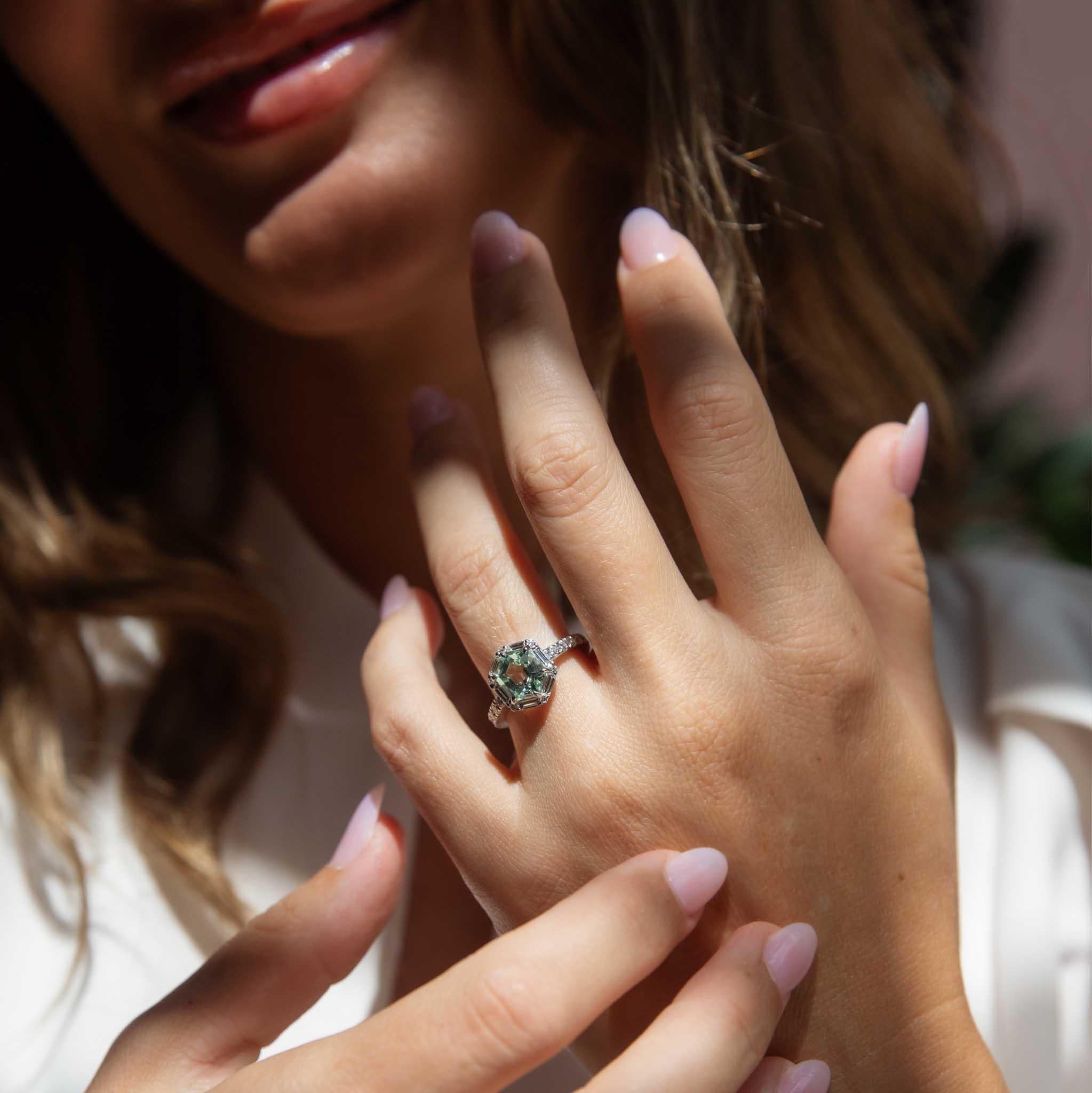 Contemporary 2.10ct Tourmaline & Diamond Hexagonal Ring 18ct White Gold In New Condition For Sale In Hamilton, AU