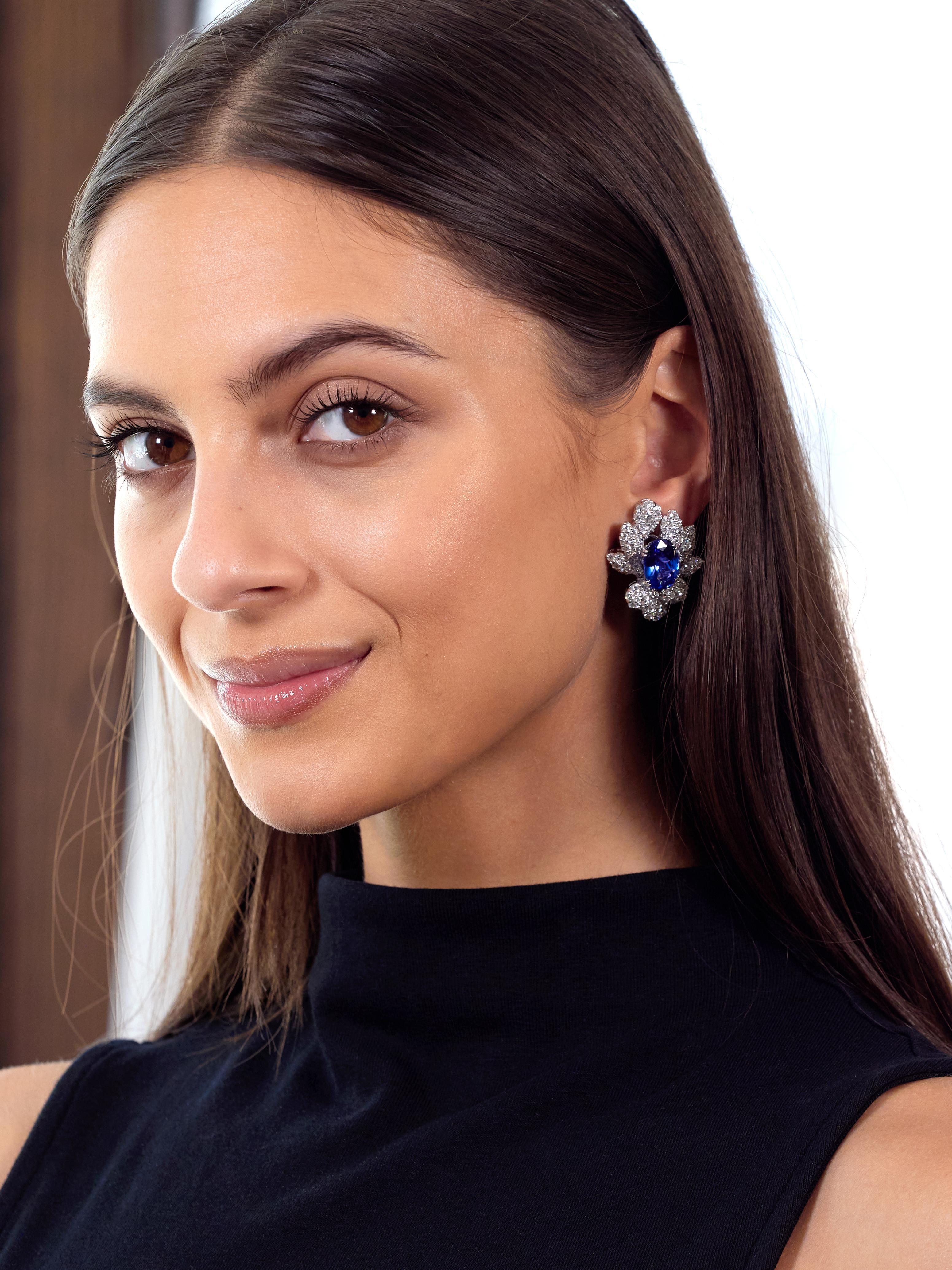 Orecchini floreali contemporanei con diamante tanzanite 21,16 CTW in oro bianco 18 carati in vendita 3