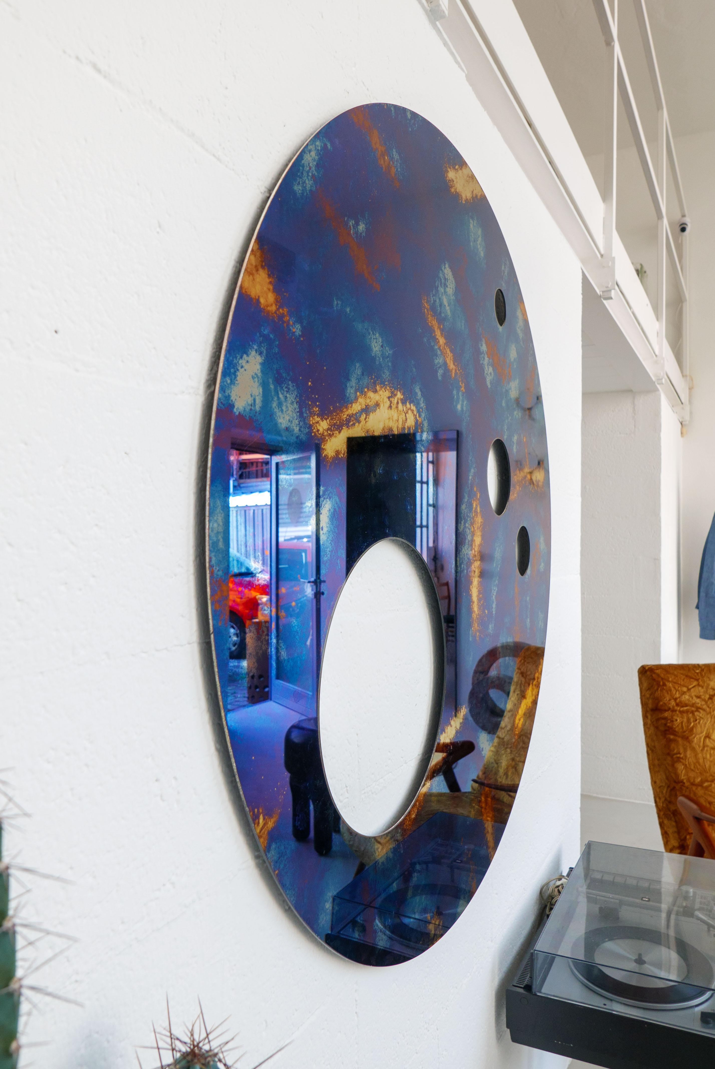 Zeitgenössischer blauer Silos-Spiegel des 21. Jahrhunderts von Spinzi, antik patinierte Oberfläche im Angebot 6