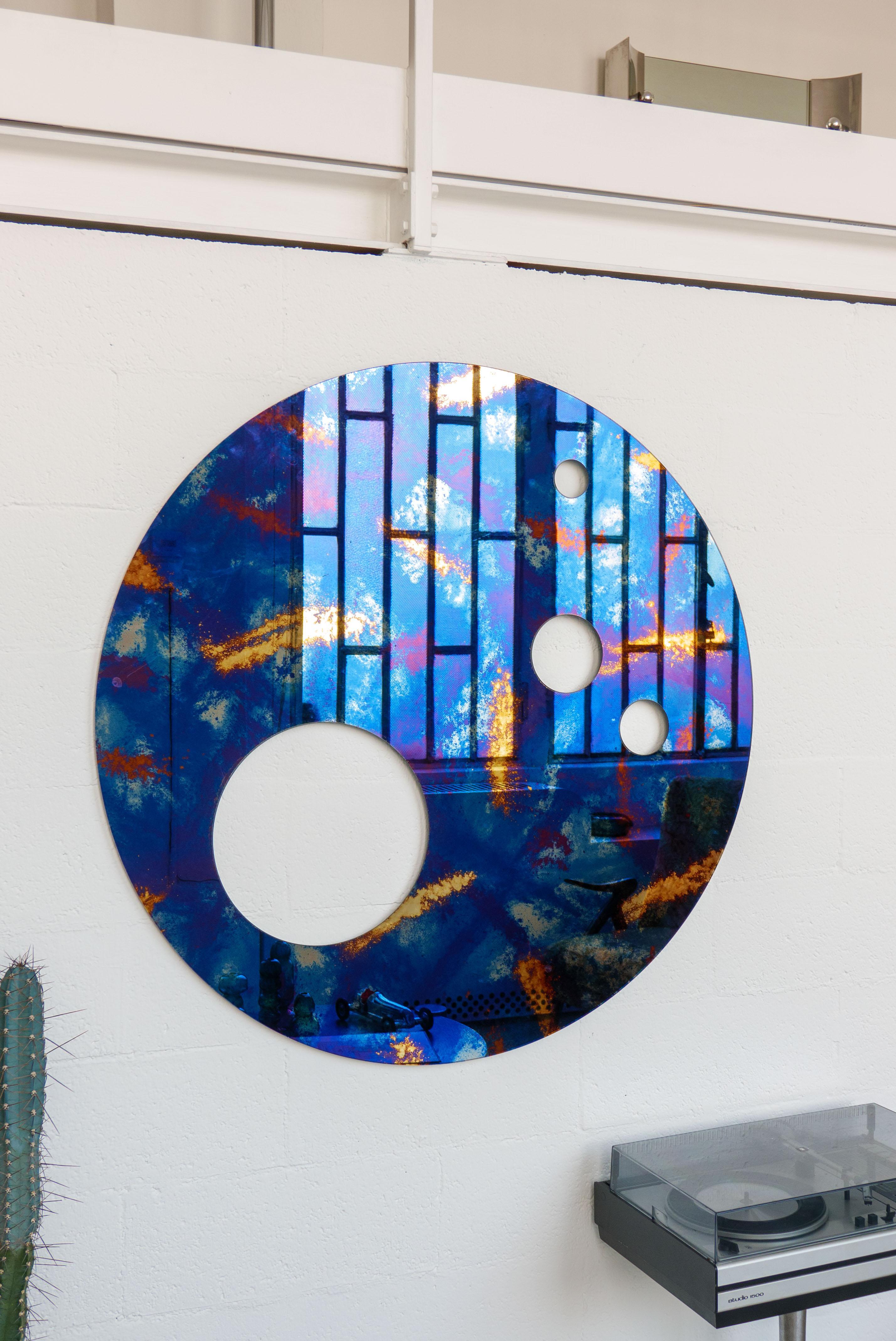 Zeitgenössischer blauer Silos-Spiegel des 21. Jahrhunderts von Spinzi, antik patinierte Oberfläche (Italienisch) im Angebot