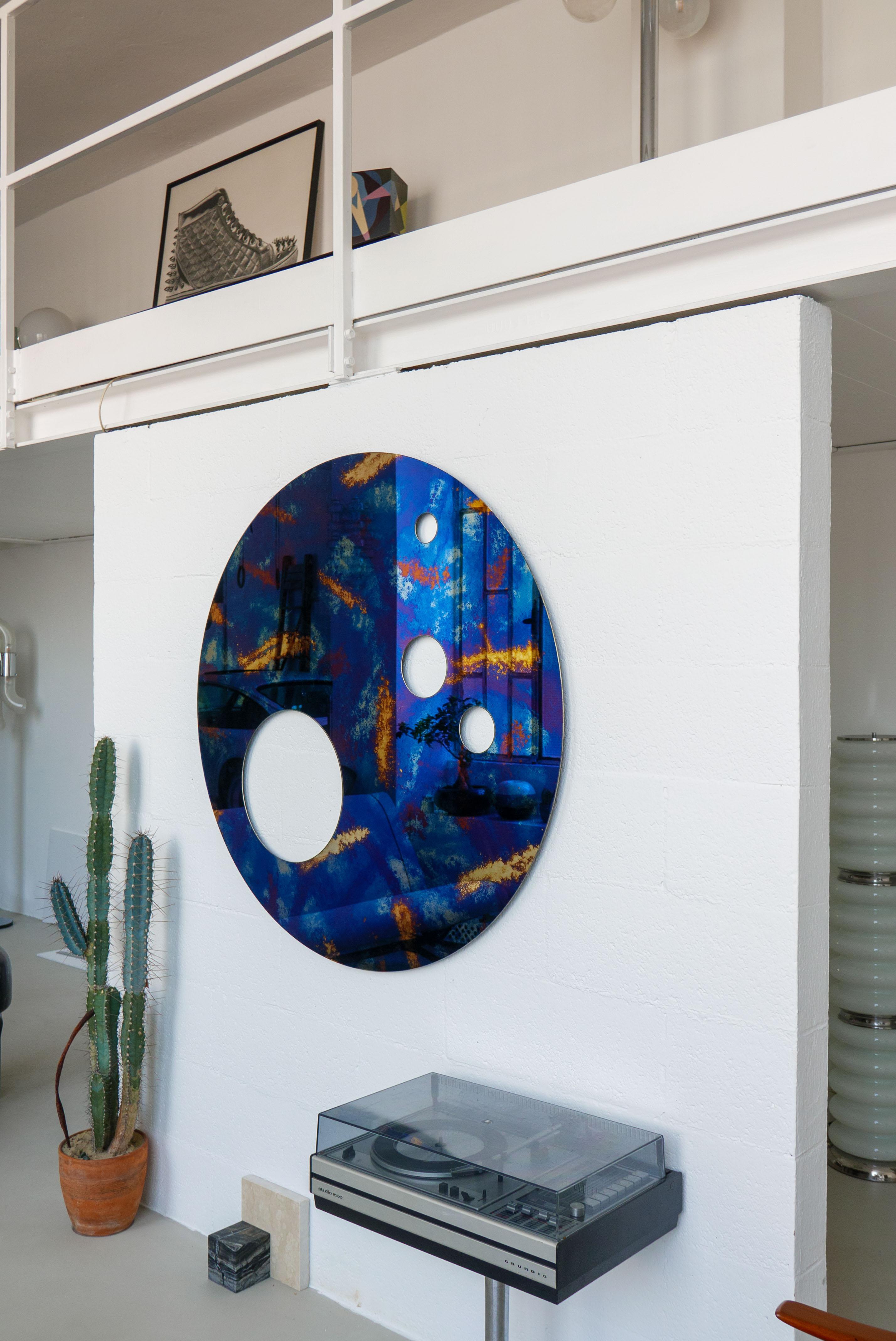 Zeitgenössischer blauer Silos-Spiegel des 21. Jahrhunderts von Spinzi, antik patinierte Oberfläche im Angebot 1