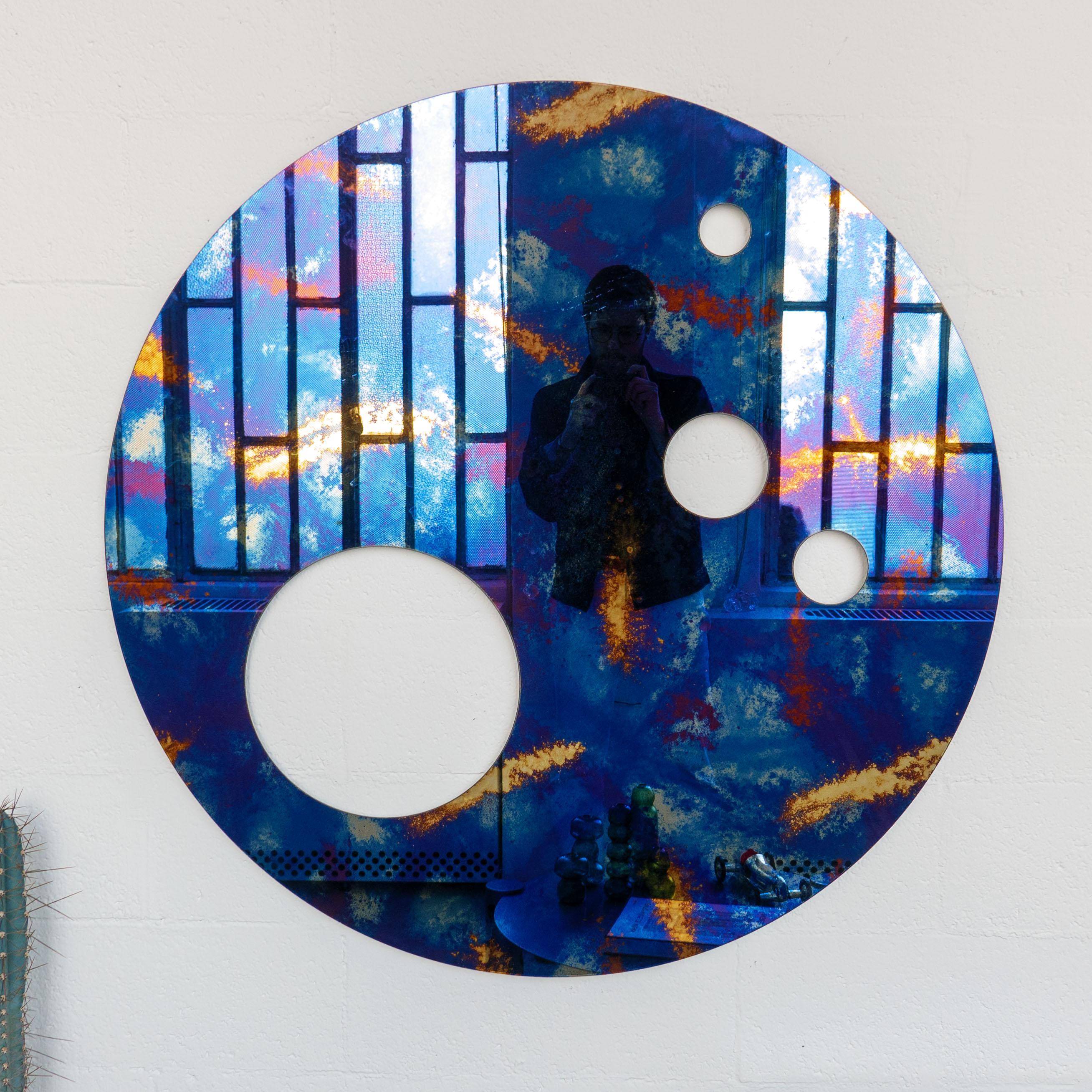 Zeitgenössischer blauer Silos-Spiegel des 21. Jahrhunderts von Spinzi, antik patinierte Oberfläche im Angebot 2