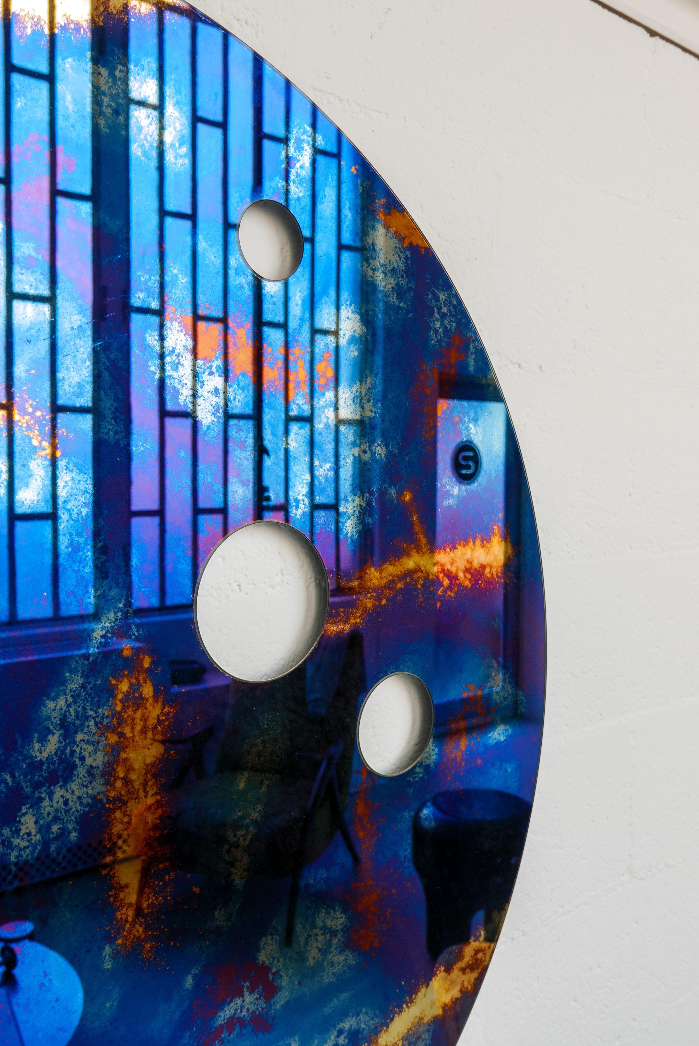 Zeitgenössischer blauer Silos-Spiegel des 21. Jahrhunderts von Spinzi, antik patinierte Oberfläche im Angebot 3