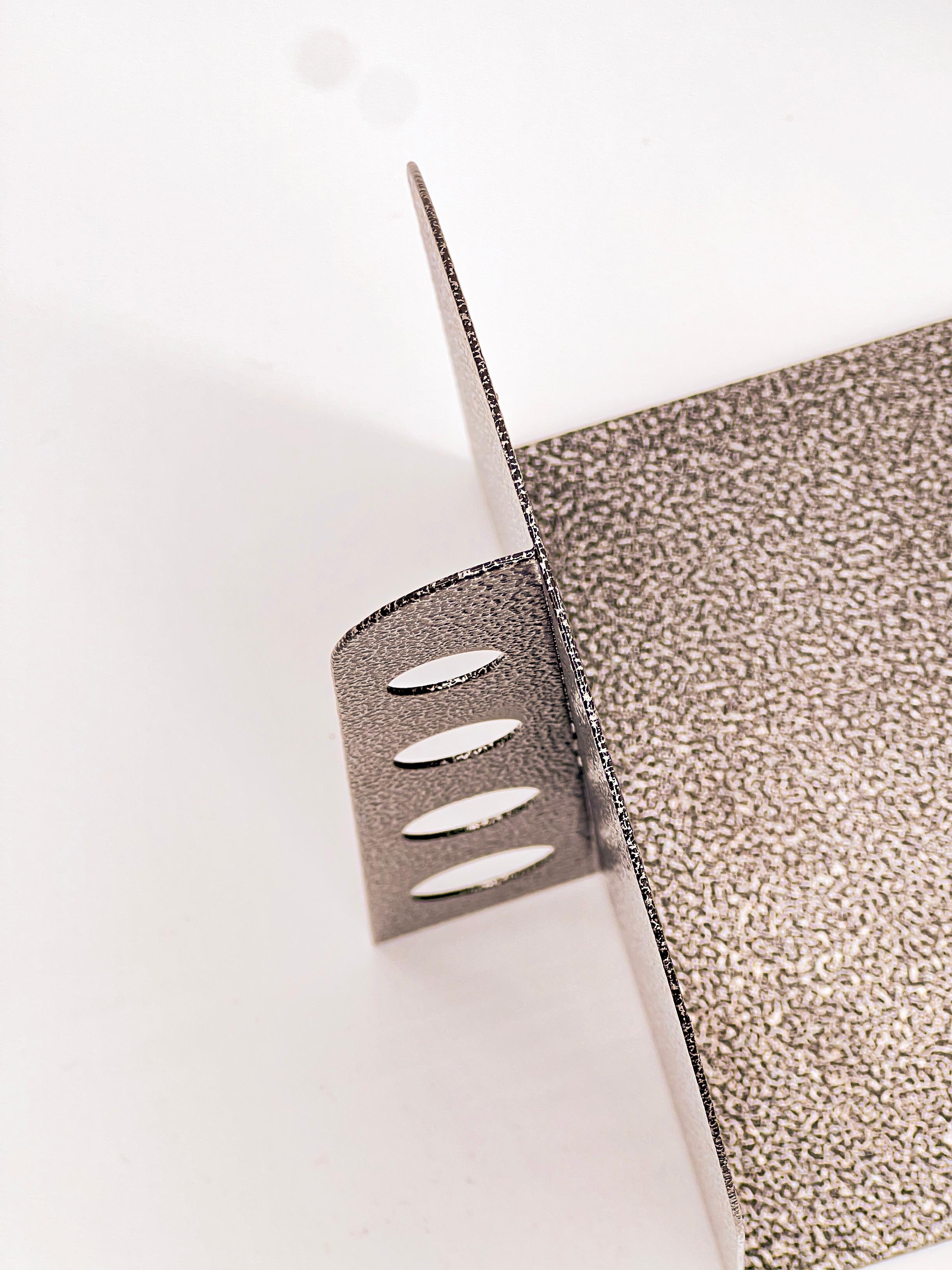 Zeitgenössische Capo-Metall-Buchstütze von Spinzi, Italienisches modernes Design, 21. Jahrhundert im Angebot 3