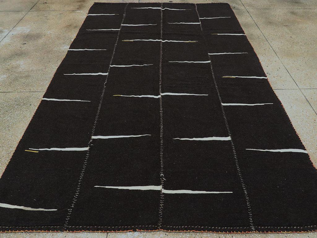 Modern Contemporary 21st Century Persian Flat-Weave Kilim Room Size Accent Rug in Black For Sale