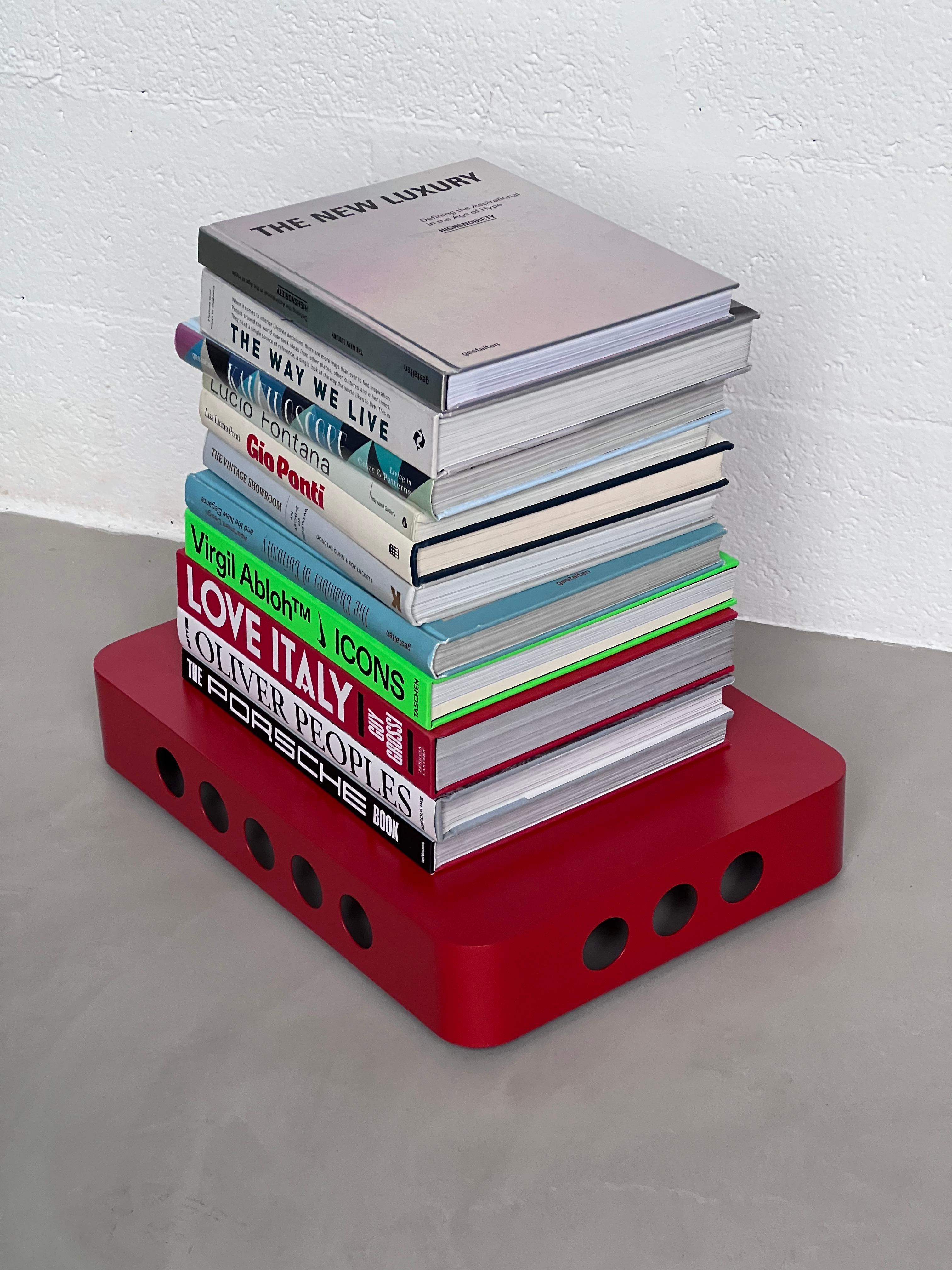 Contemporary 21st Century Spinzi Bookboard Book Tray with Concealed Wheels (Plateau à livres à roulettes dissimulées) en vente 4