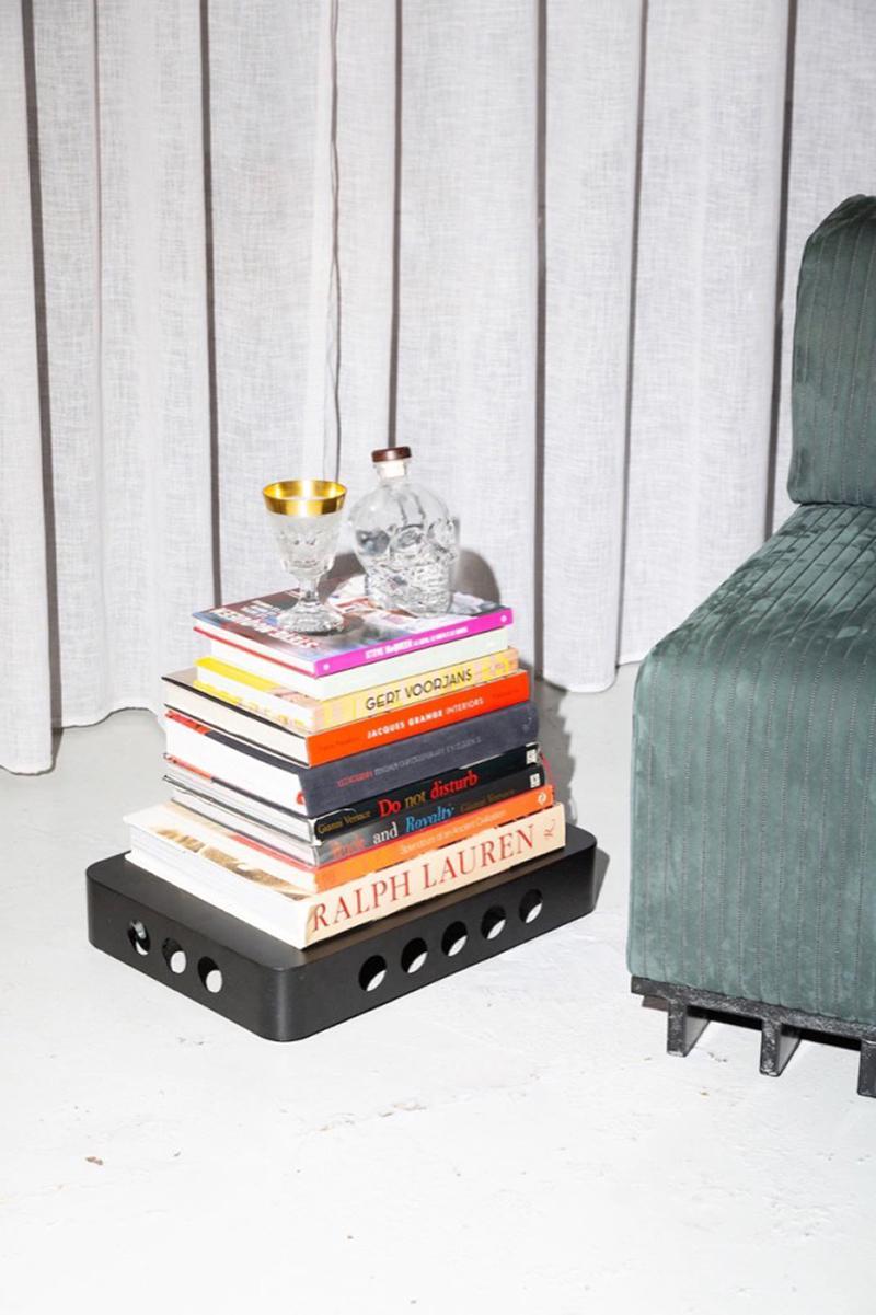Moderne Contemporary 21st Century Spinzi Bookboard Book Tray with Concealed Wheels (Plateau à livres à roulettes dissimulées) en vente