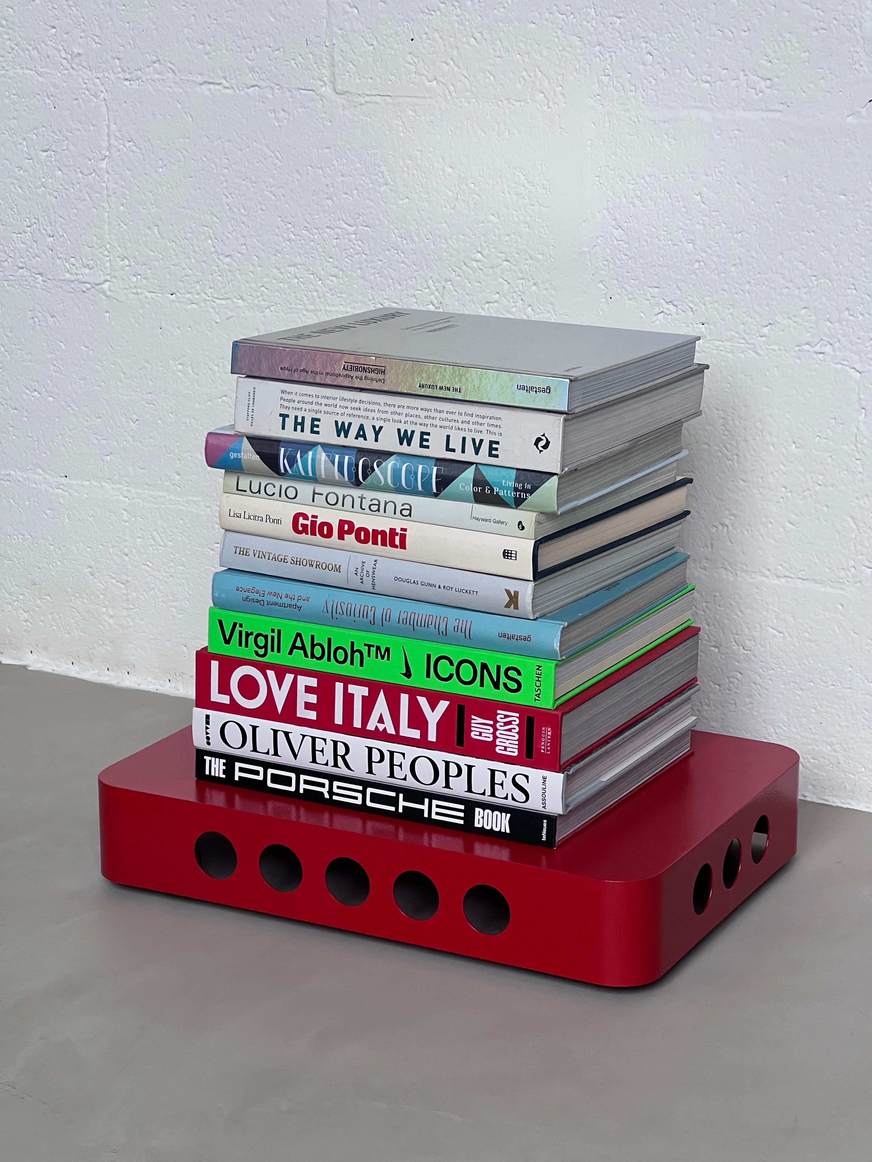 Contemporary 21st Century Spinzi Bookboard Book Tray with Concealed Wheels (Plateau à livres à roulettes dissimulées) en vente 2