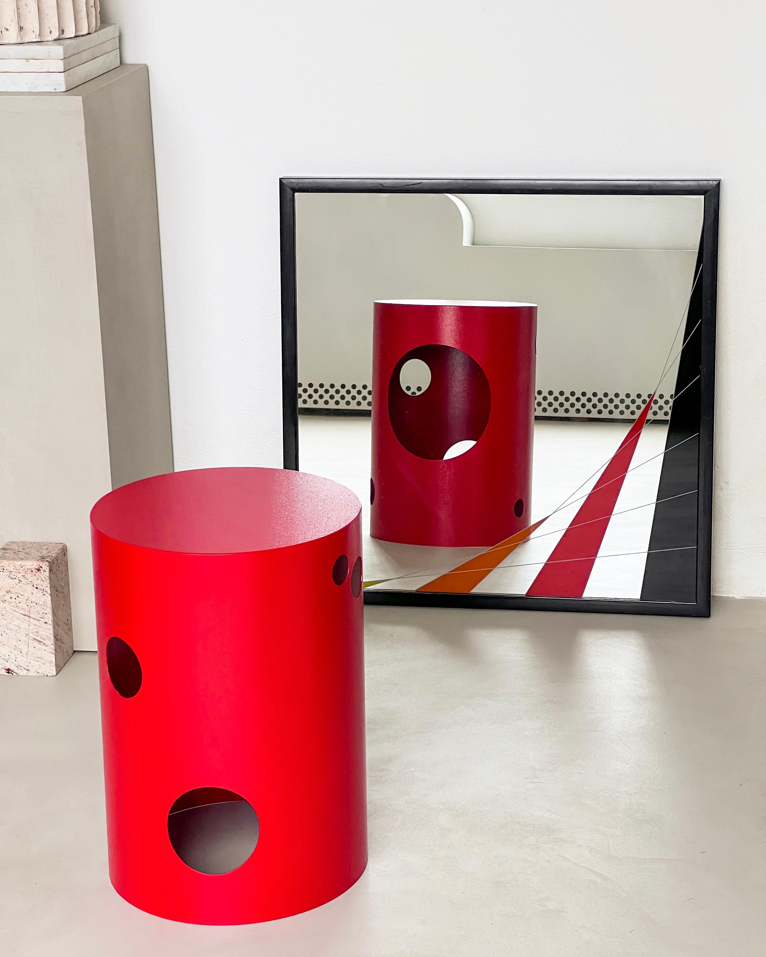 Contemporary 21st Century Spinzi Silös Barrel, Beistelltisch, Italienisch Rot (Industriell) im Angebot
