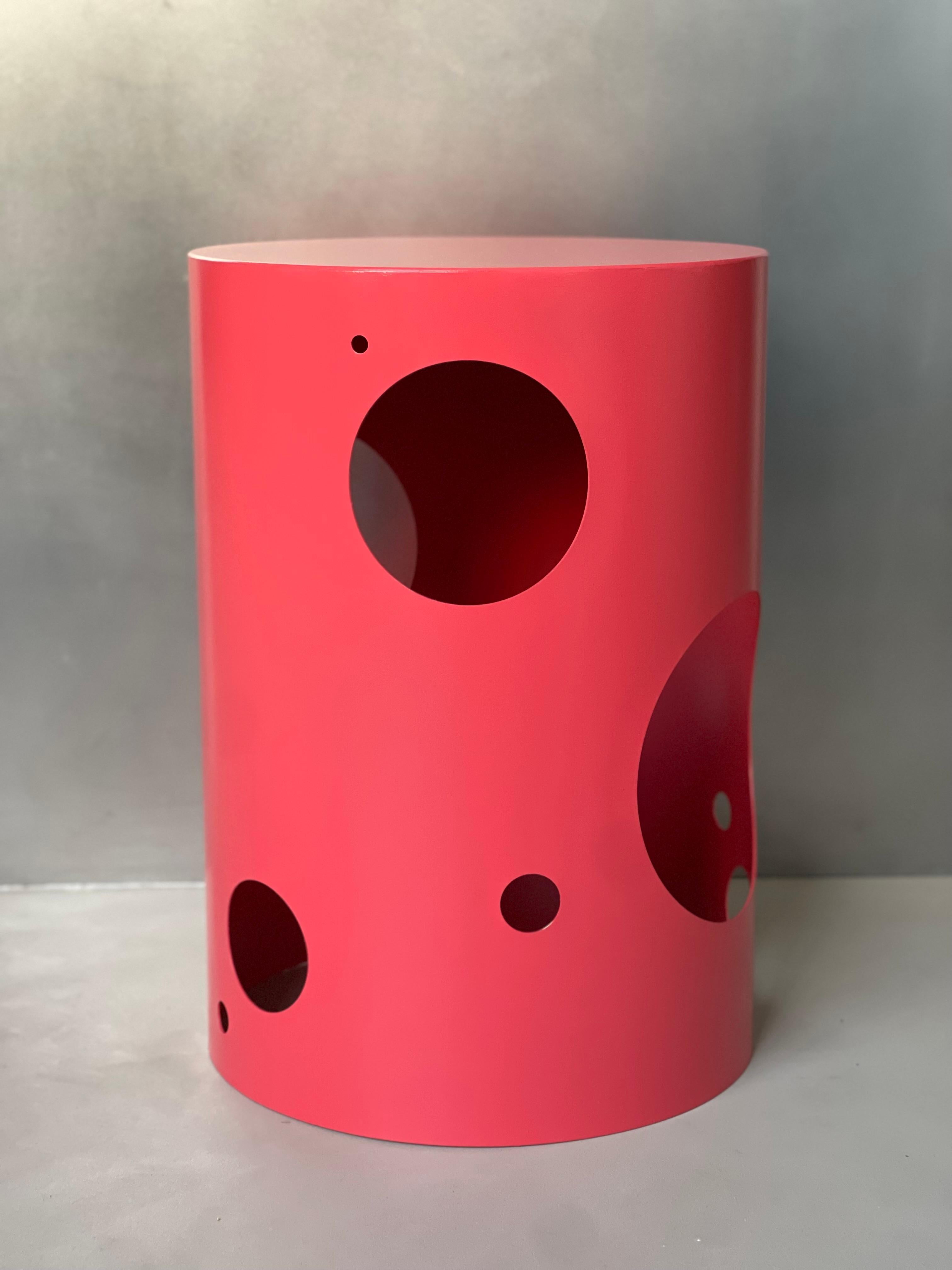 Contemporary 21st Century Spinzi Silös Side Table, Bright Rose In New Condition For Sale In Milano, IT