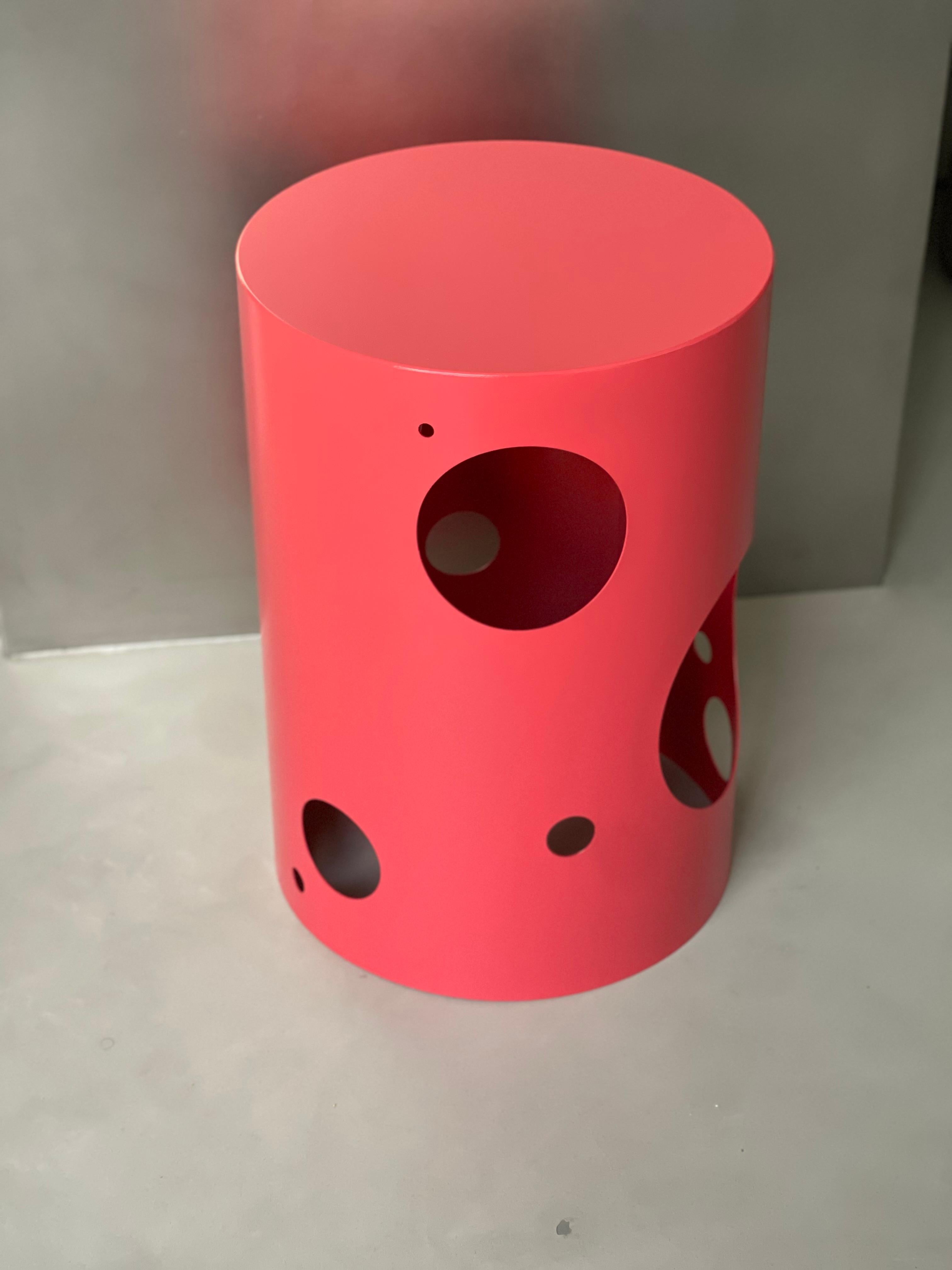 Metal Contemporary 21st Century Spinzi Silös Side Table, Bright Rose For Sale