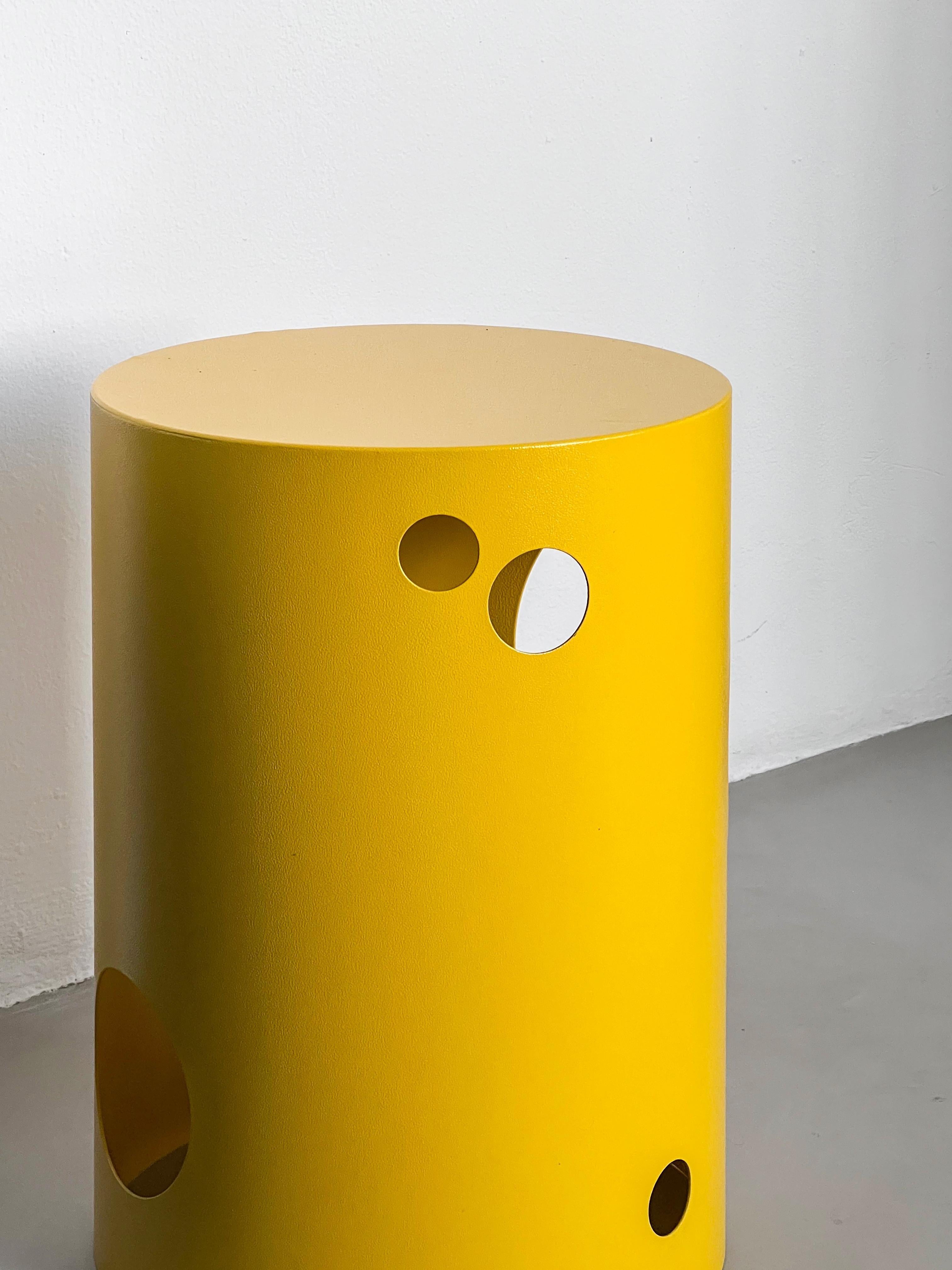italien Contemporary 21st Century Spinzi Silös Stool, Side Table, Bright Yellow (tabouret, table d'appoint, jaune vif) en vente