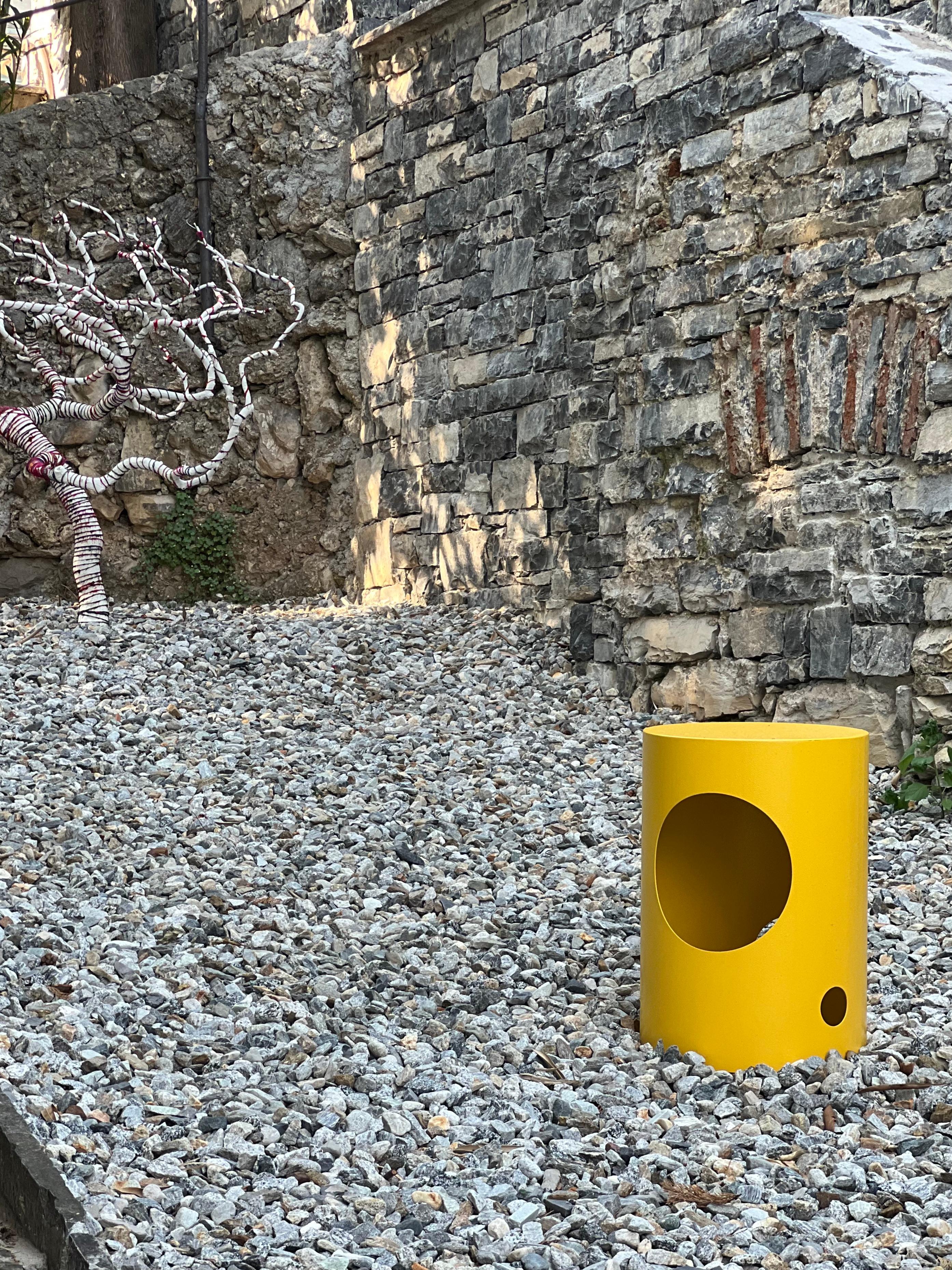 XXIe siècle et contemporain Contemporary 21st Century Spinzi Silös Stool, Side Table, Bright Yellow (tabouret, table d'appoint, jaune vif) en vente