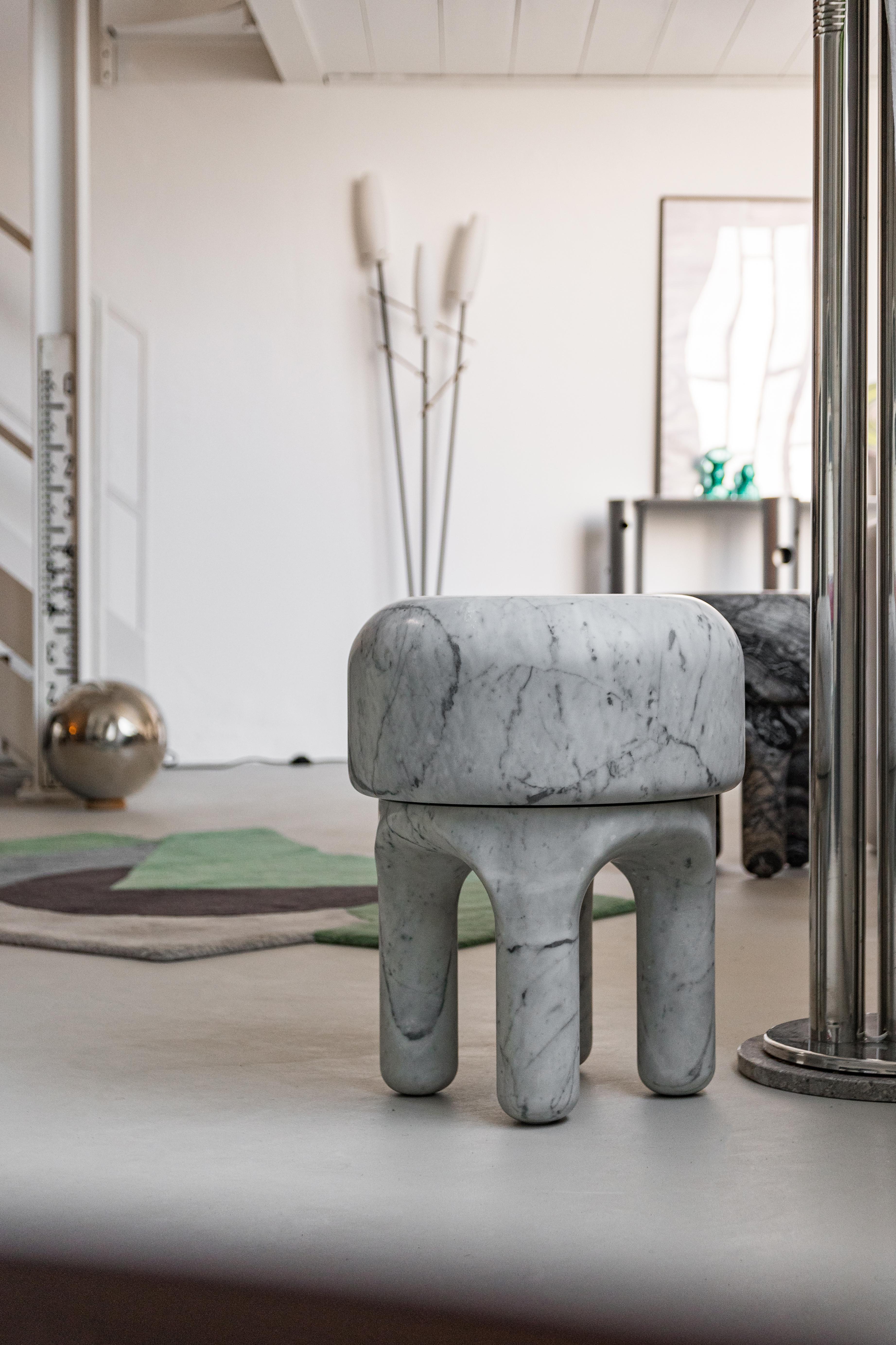 Beistelltisch aus weißem Carrara-Marmor – Sammlerstück italienisches Design (Moderne) im Angebot