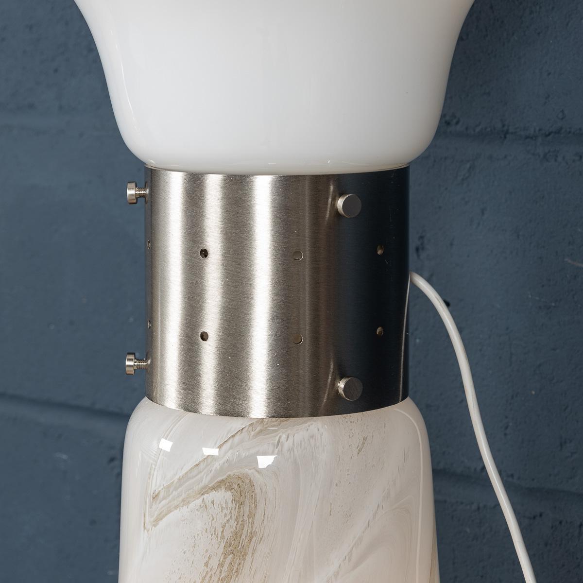 Zeitgenössische italienische Tisch-/Stehlampe 