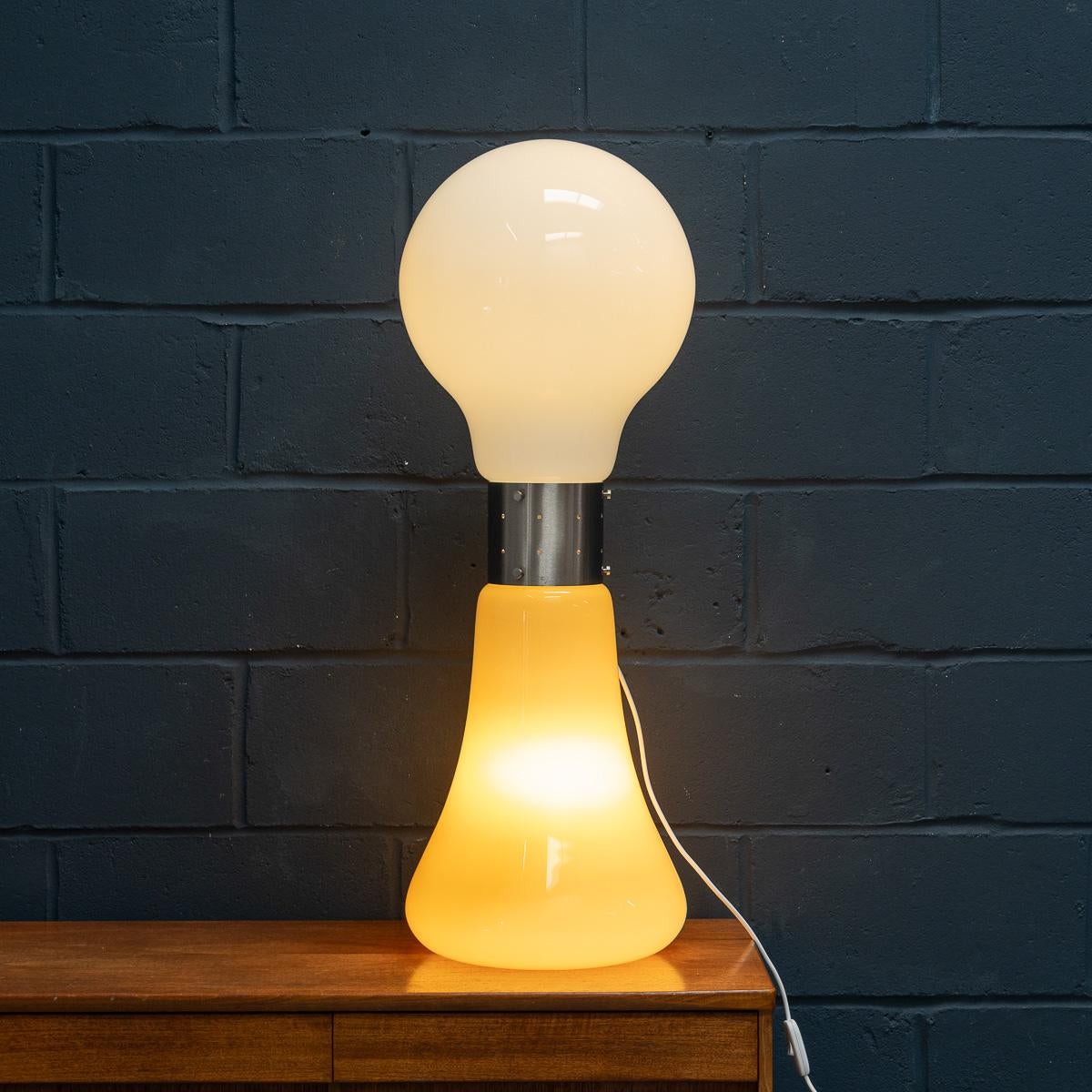 Zeitgenössische italienische Tisch-/Stehlampe 