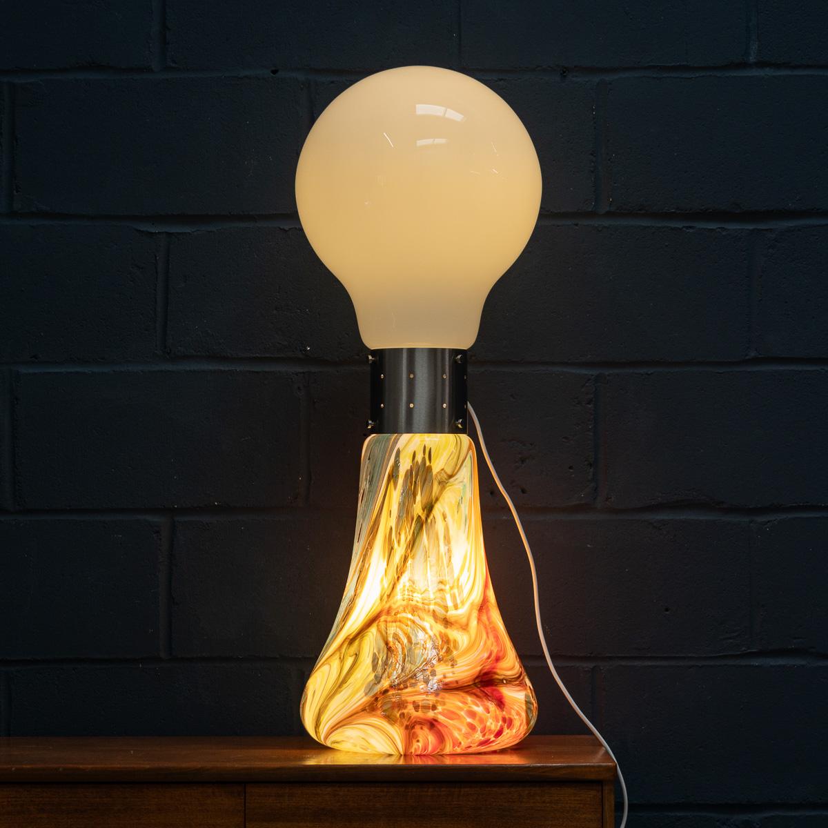 Zeitgenössische italienische Tisch-/Stehlampe 