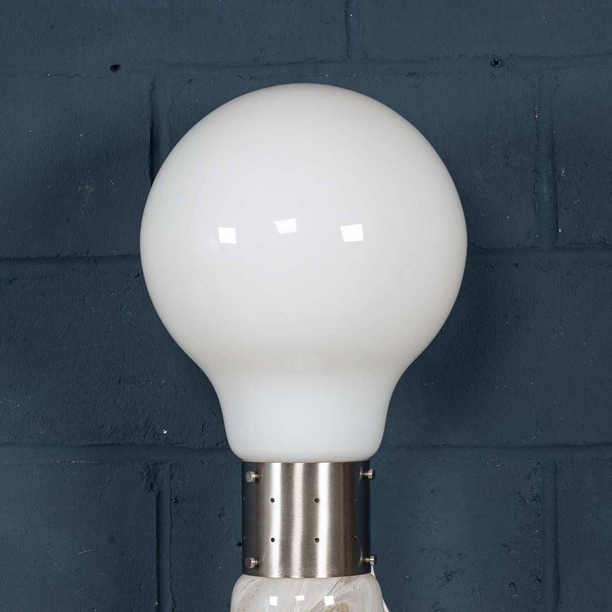 Zeitgenössische italienische Tisch-/Stehlampe 