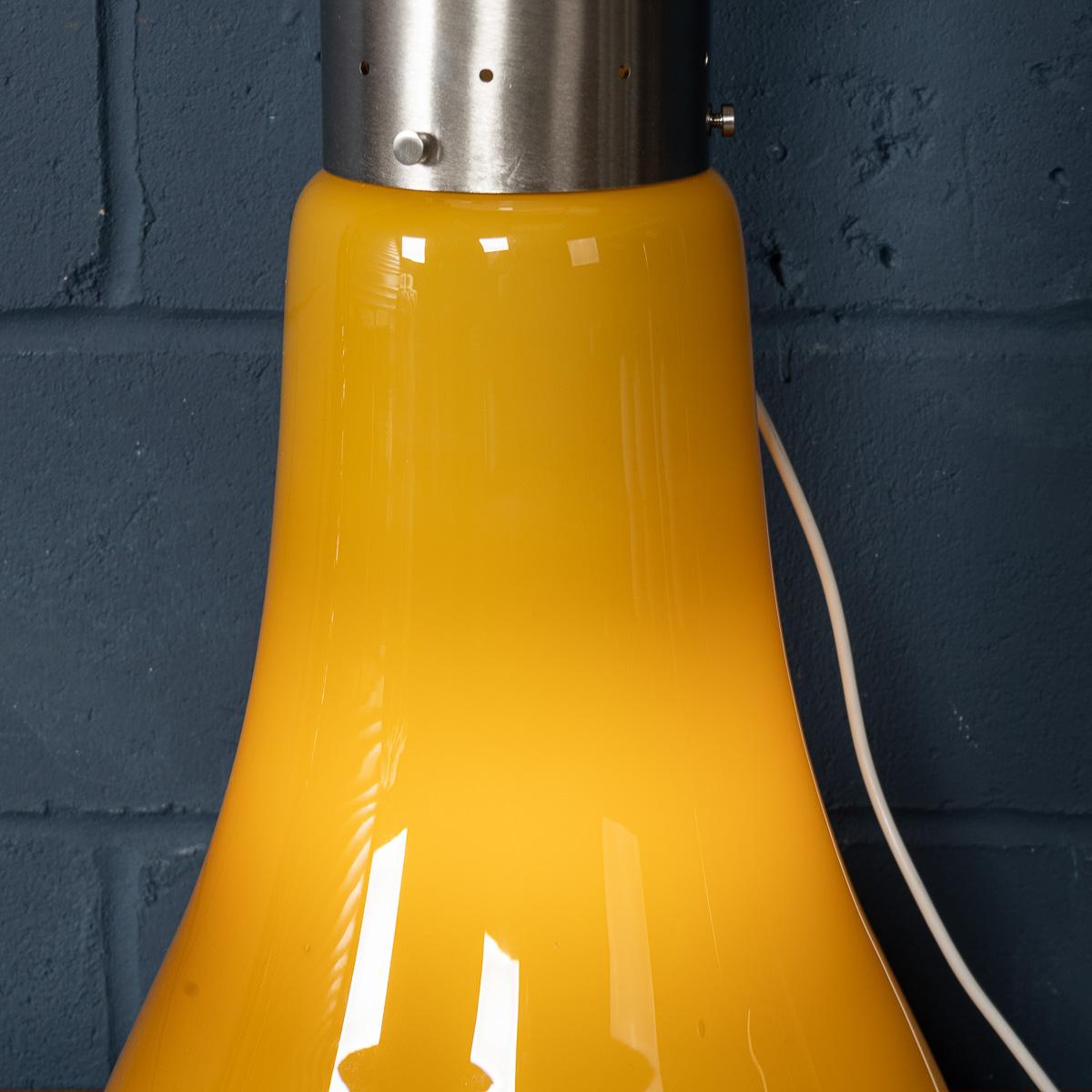 Zeitgenössische italienische Tisch-/Stehlampe 