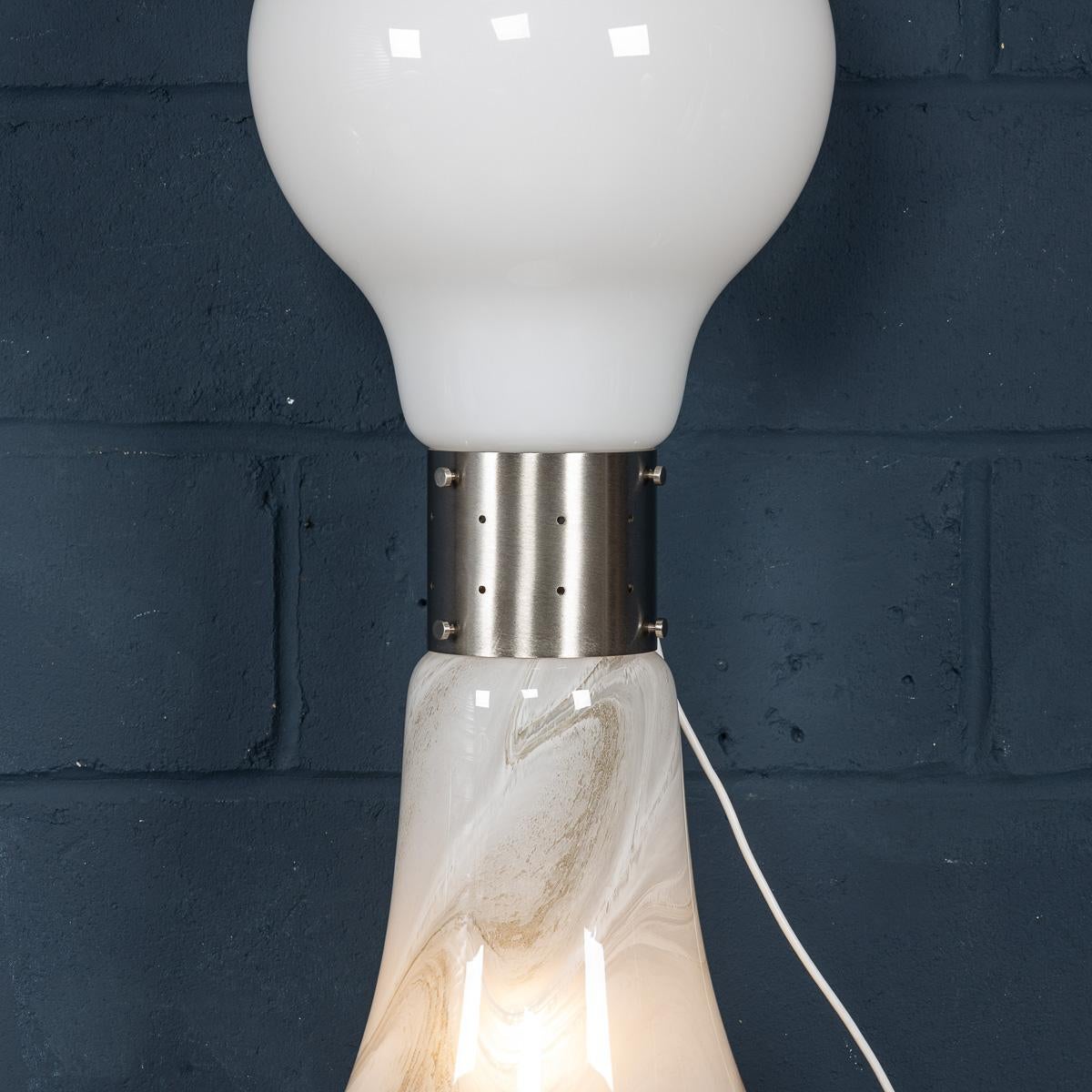 Zeitgenössische italienische Tisch-/Stehlampe 