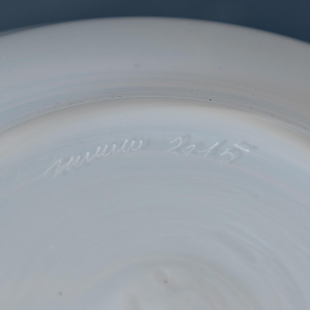 Zeitgenössische 21stC Murano Kunstglas Vase In Opalescent White By Venini c.2015 im Angebot 3