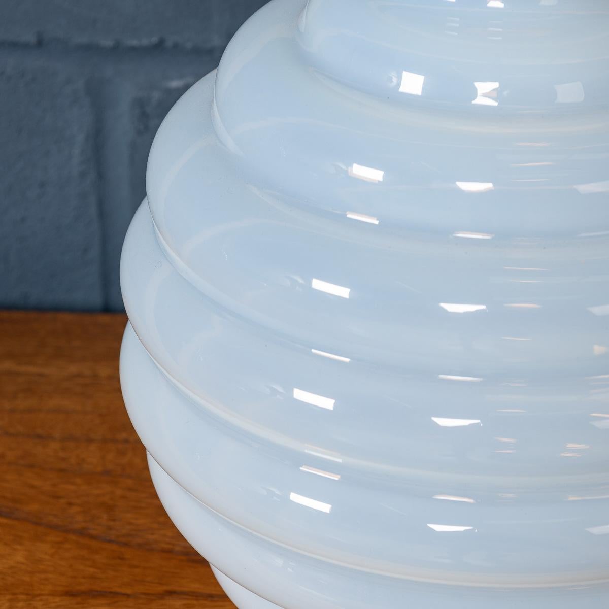 Zeitgenössische 21stC Murano Kunstglas Vase In Opalescent White By Venini c.2015 (Muranoglas) im Angebot