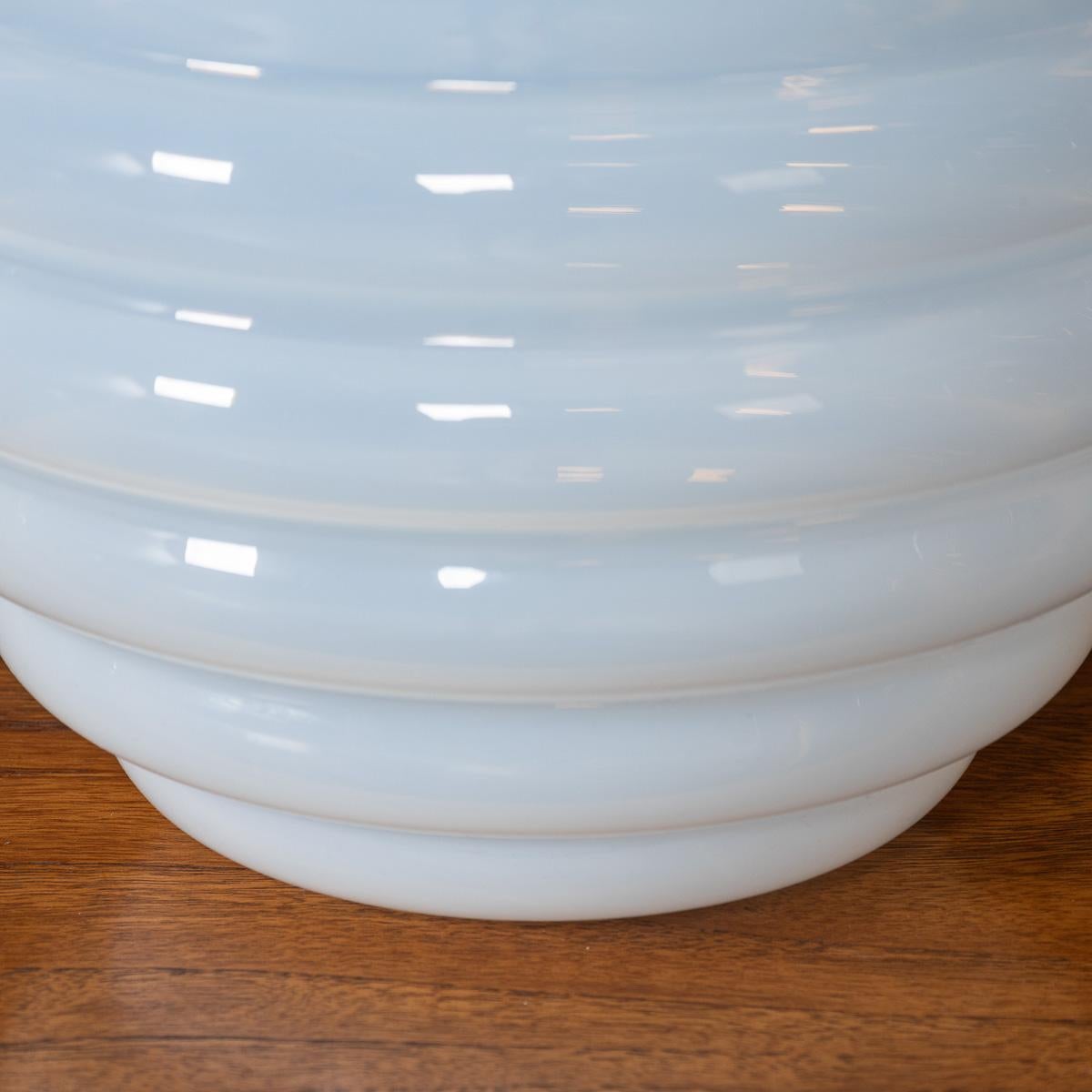 Zeitgenössische 21stC Murano Kunstglas Vase In Opalescent White By Venini c.2015 im Angebot 2