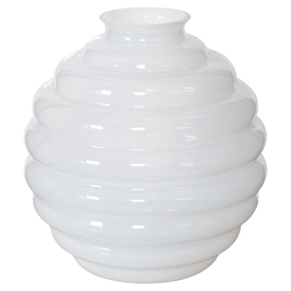 Zeitgenössische 21stC Murano Kunstglas Vase In Opalescent White By Venini c.2015 im Angebot