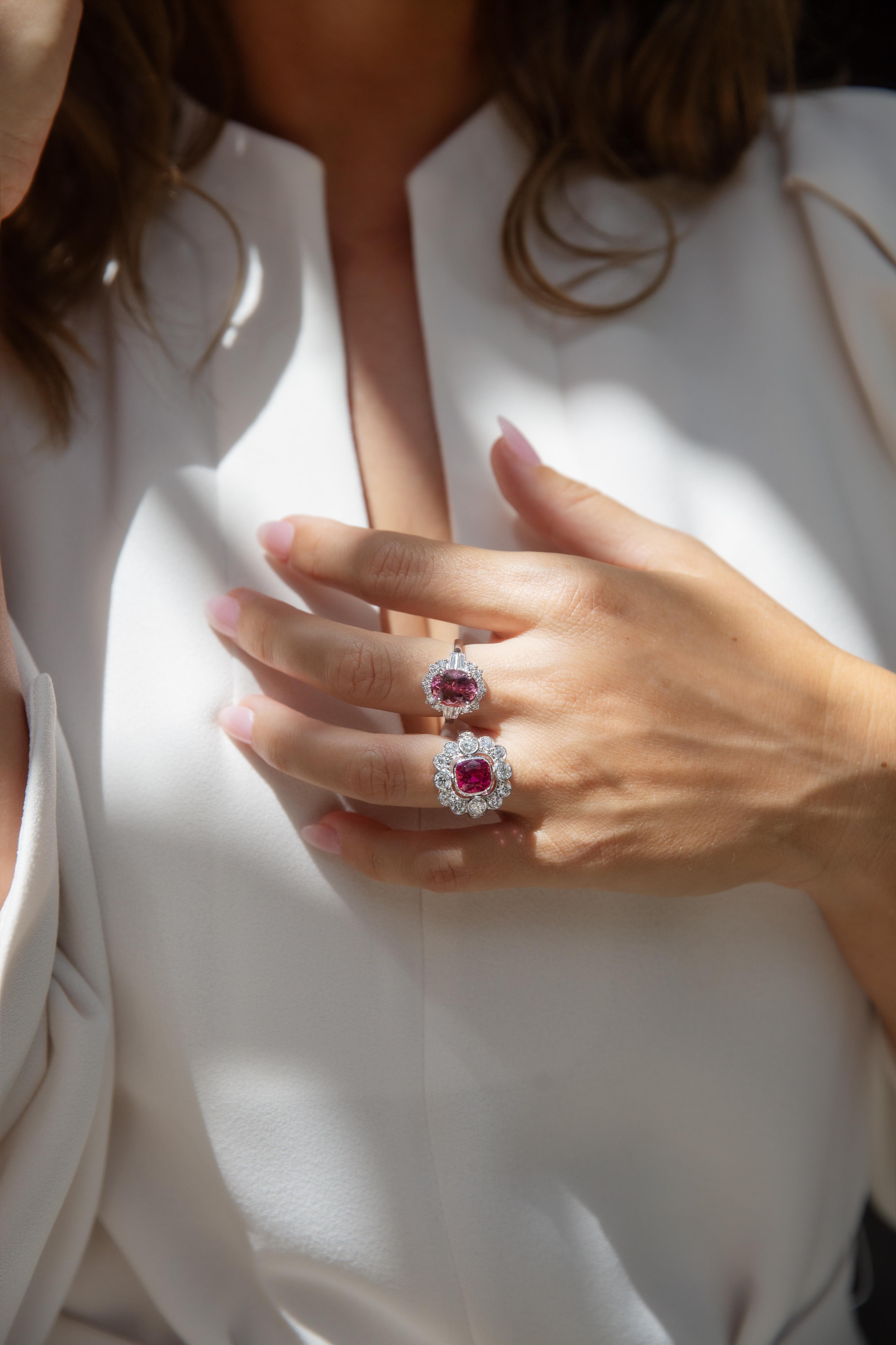 Bague Contemporary 2.22 Carat Rubellite & 2.48 Carat Diamond Halo Gold 18ct White Gold en vente 4