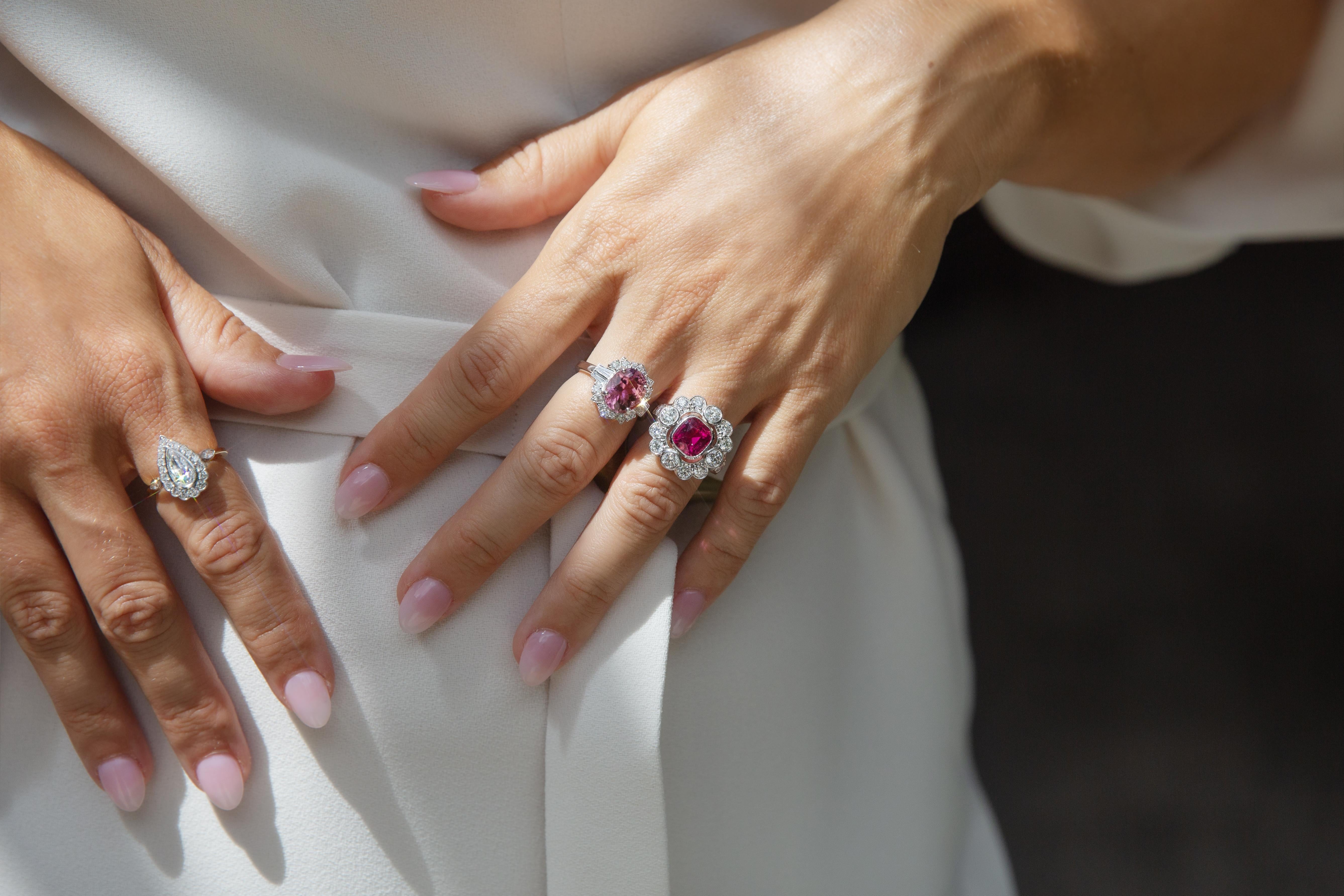 Bague Contemporary 2.22 Carat Rubellite & 2.48 Carat Diamond Halo Gold 18ct White Gold en vente 7