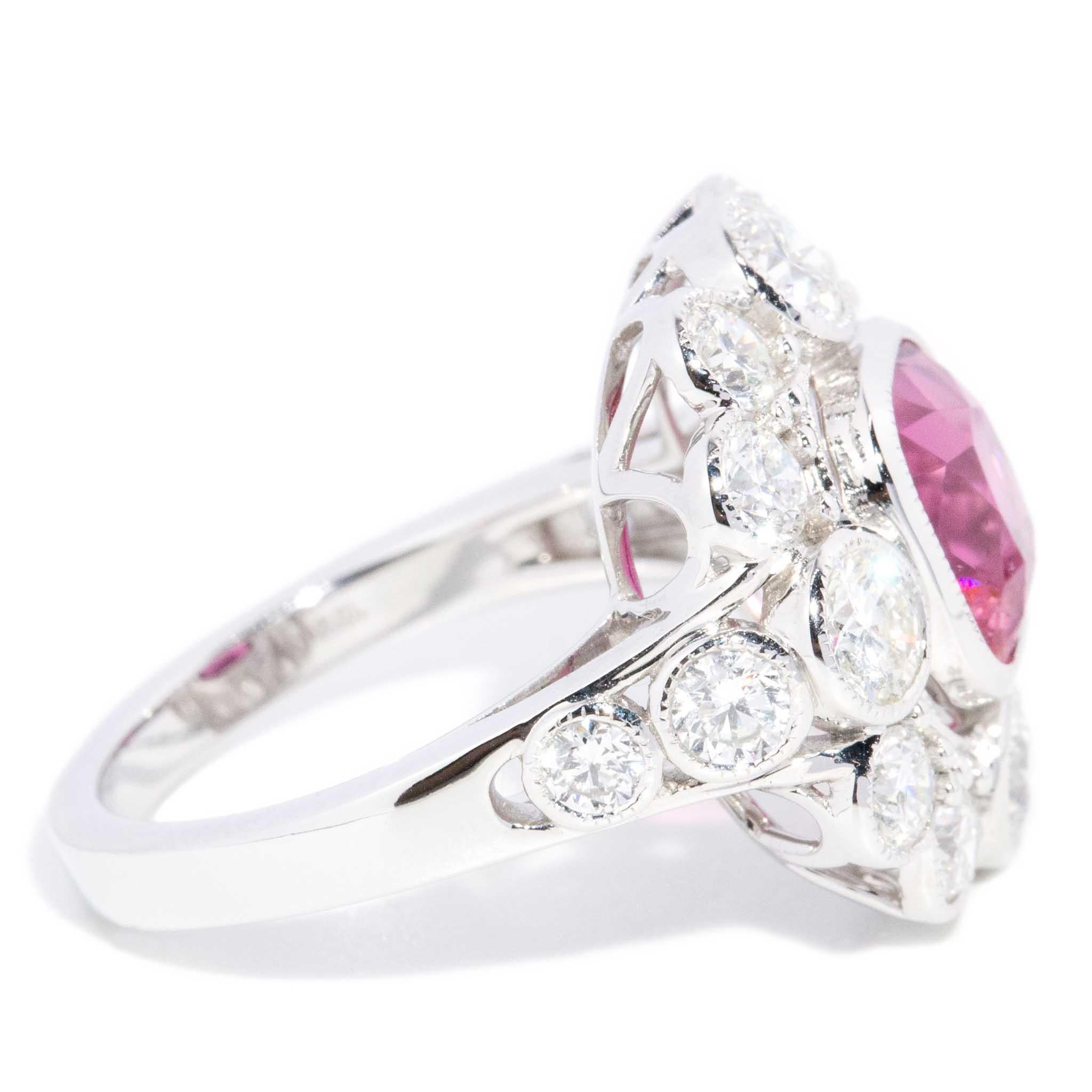 Bague Contemporary 2.22 Carat Rubellite & 2.48 Carat Diamond Halo Gold 18ct White Gold en vente 3