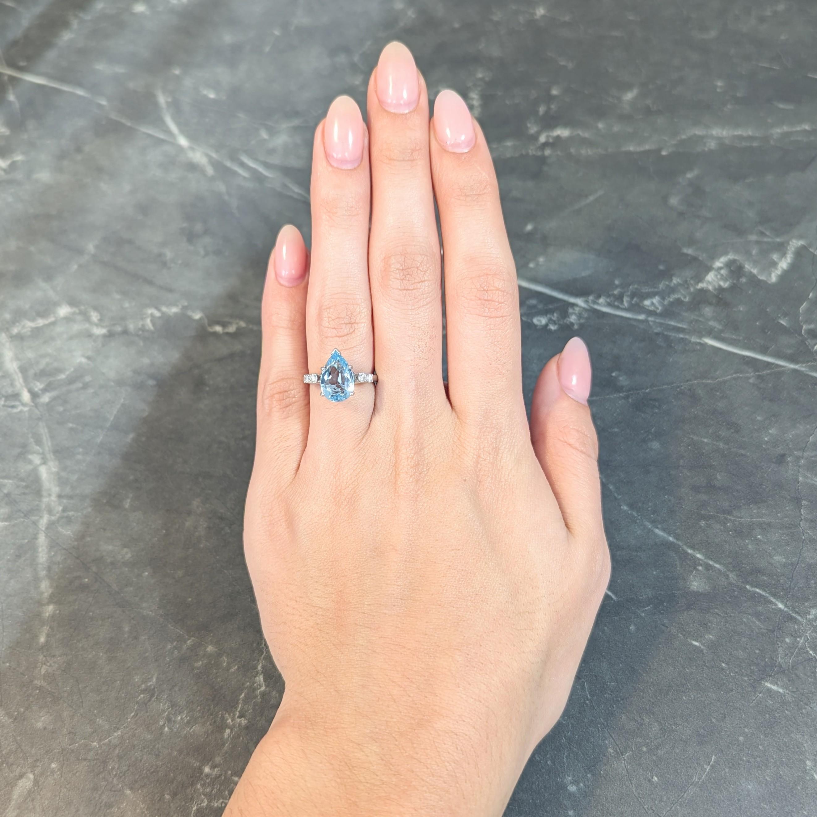 Bague contemporaine en or blanc 14 carats avec aigue-marine taillée en poire et diamant de 2,24 CTW 9