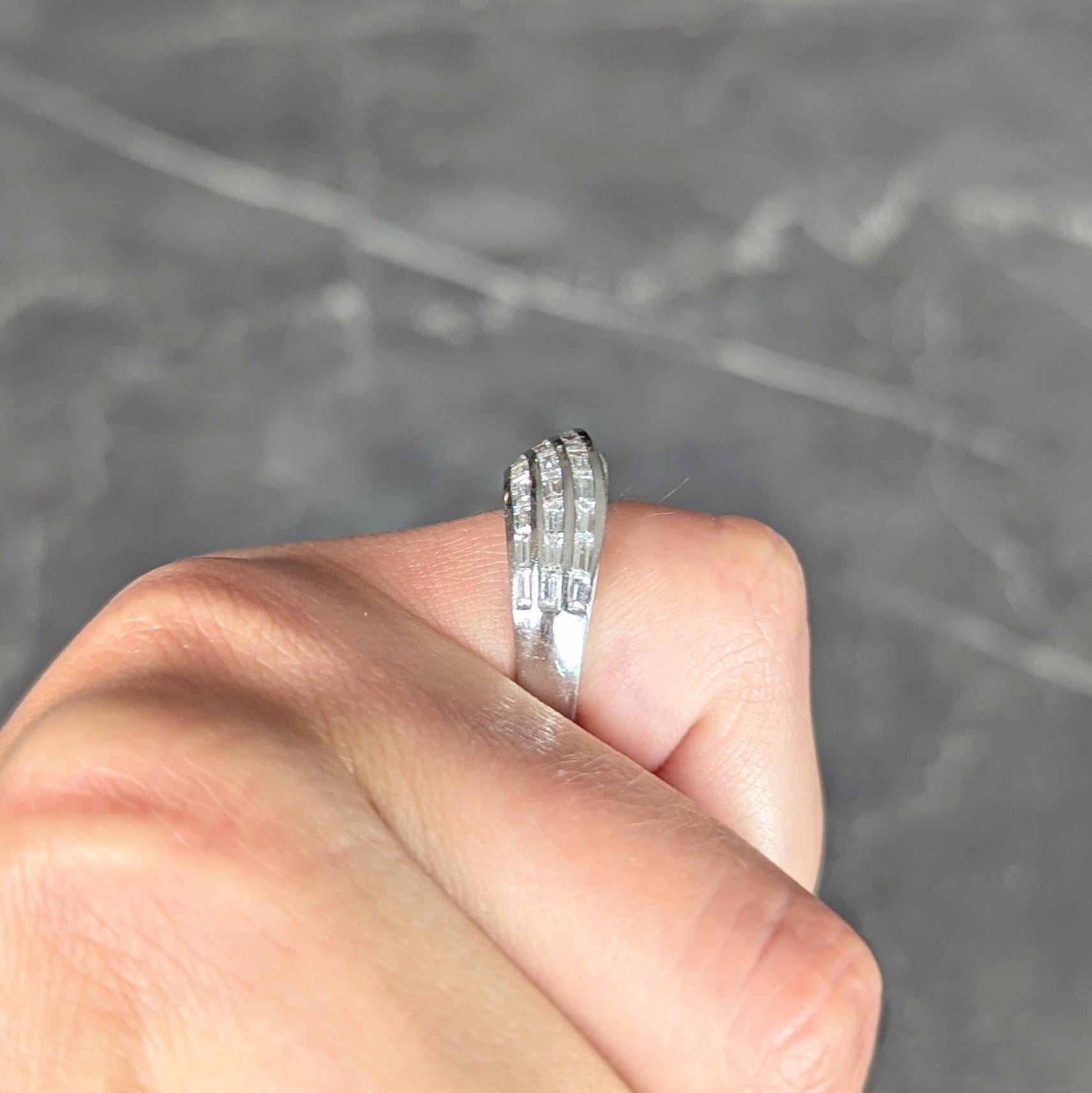 AM Contemporary 2.25 CTW Diamond 18 Karat White Gold Twist Multi-Row Band Ring (bague torsadée à rangs multiples en or blanc) en vente 4