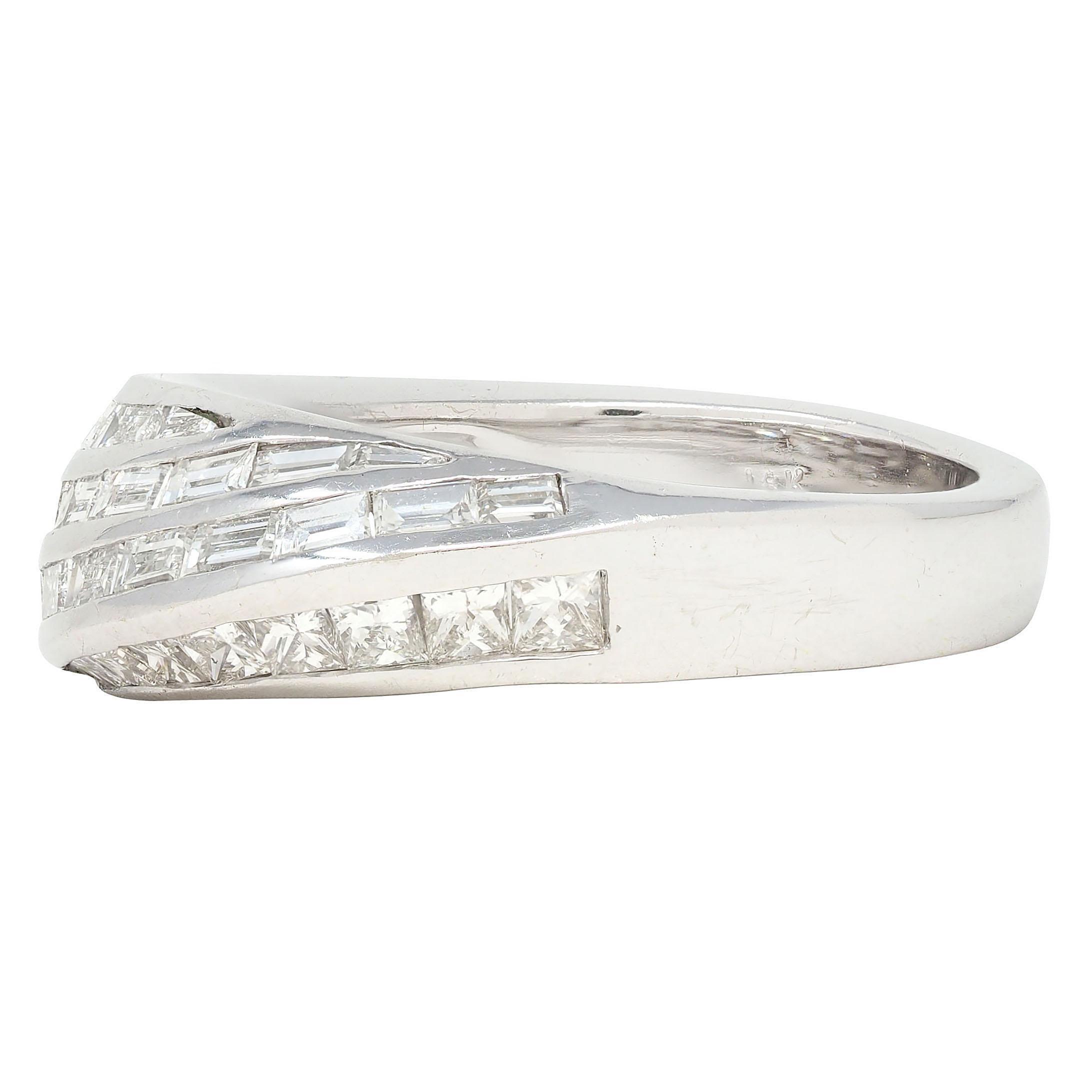AM Contemporary 2.25 CTW Diamond 18 Karat White Gold Twist Multi-Row Band Ring (bague torsadée à rangs multiples en or blanc) Excellent état - En vente à Philadelphia, PA