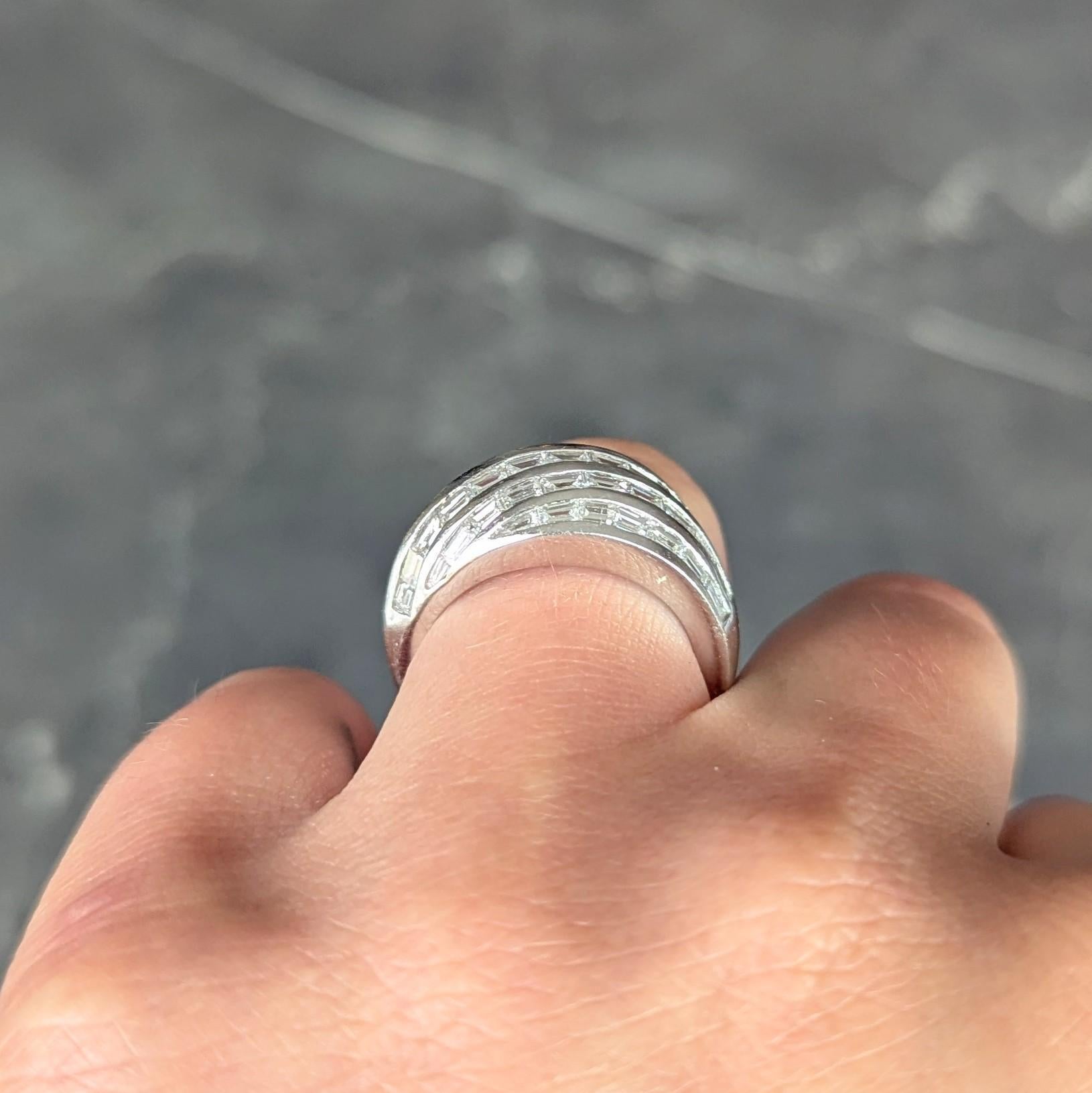 AM Contemporary 2.25 CTW Diamond 18 Karat White Gold Twist Multi-Row Band Ring (bague torsadée à rangs multiples en or blanc) en vente 3